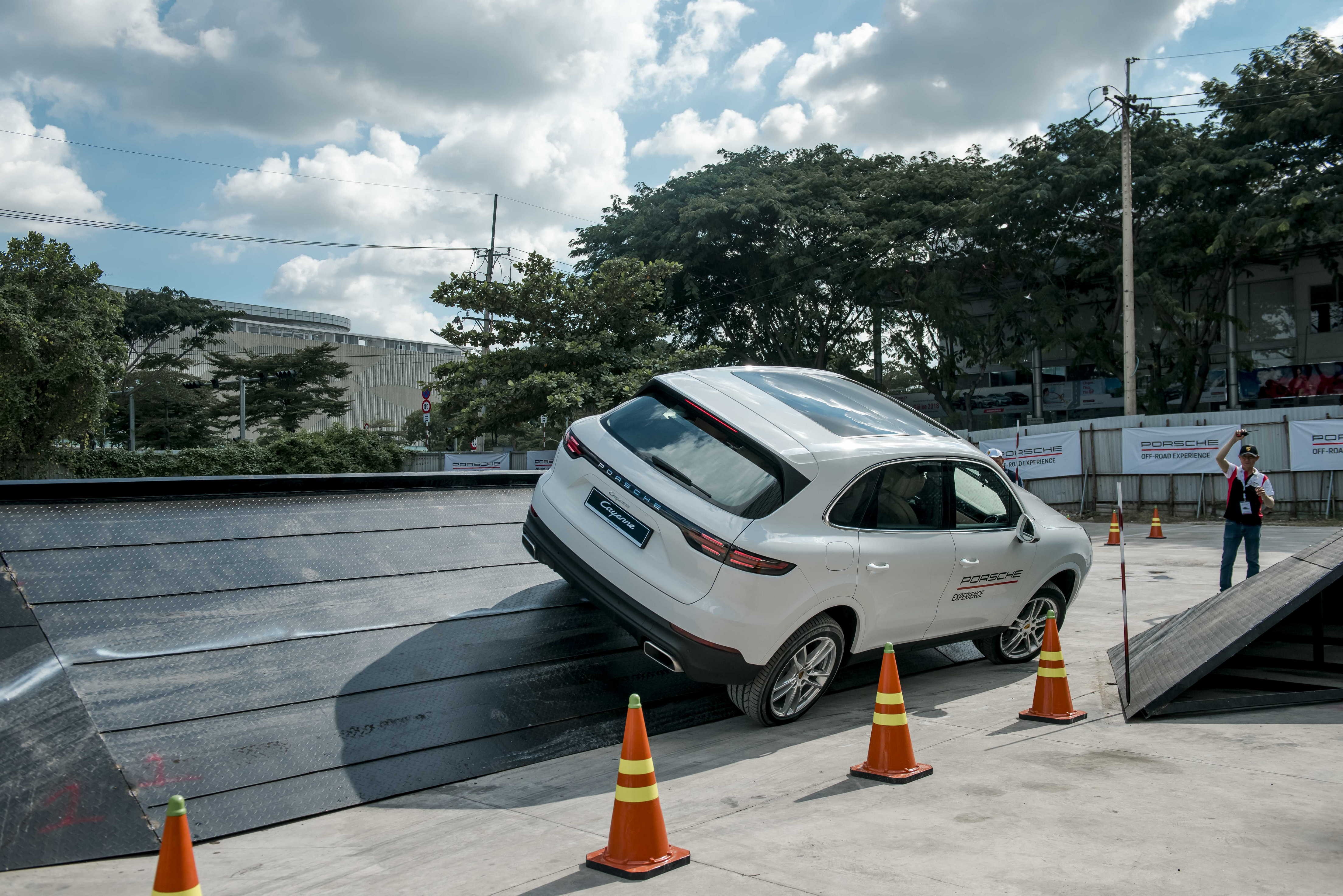 Porsche Cayenne off-road anh 5