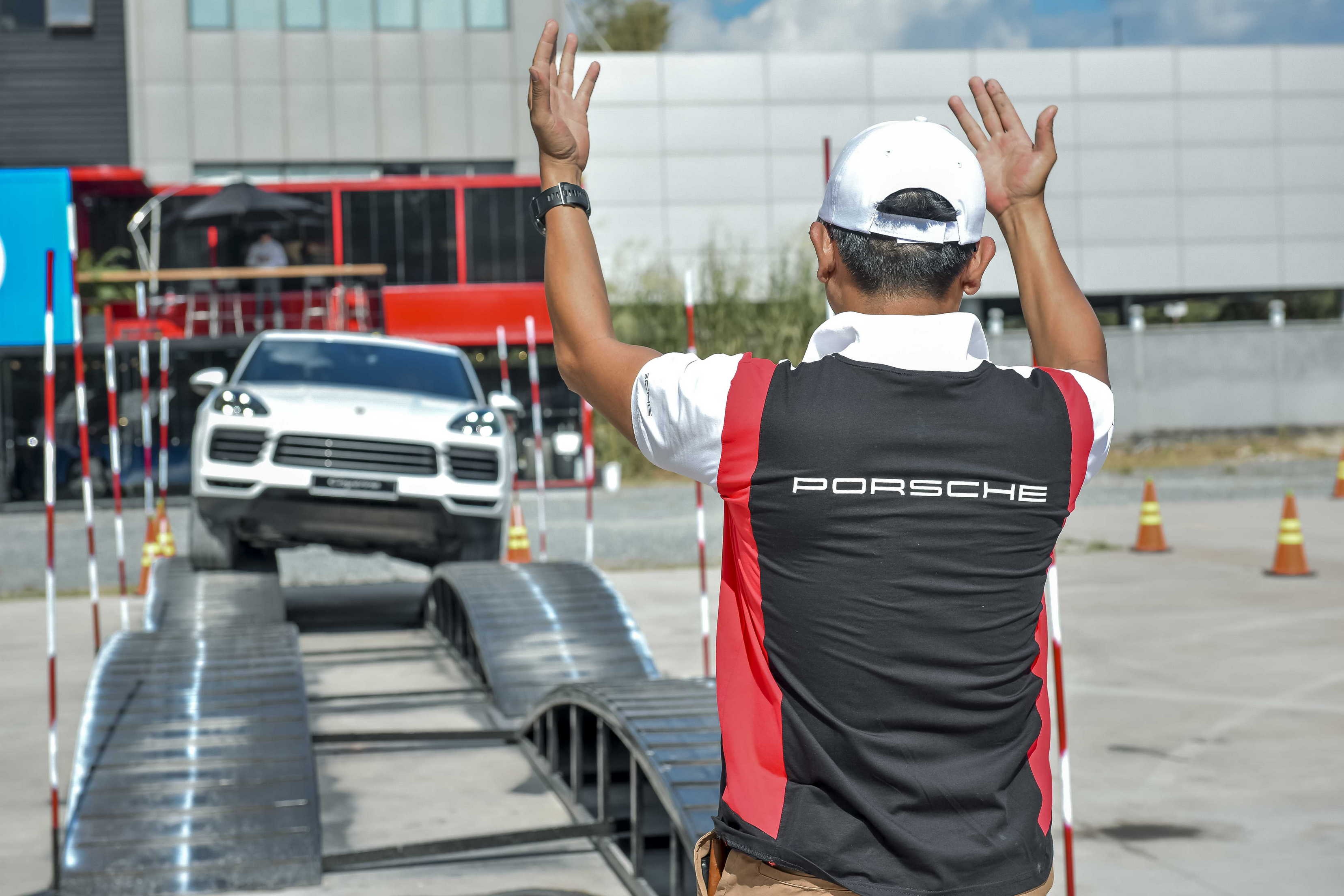 Porsche Cayenne off-road anh 3