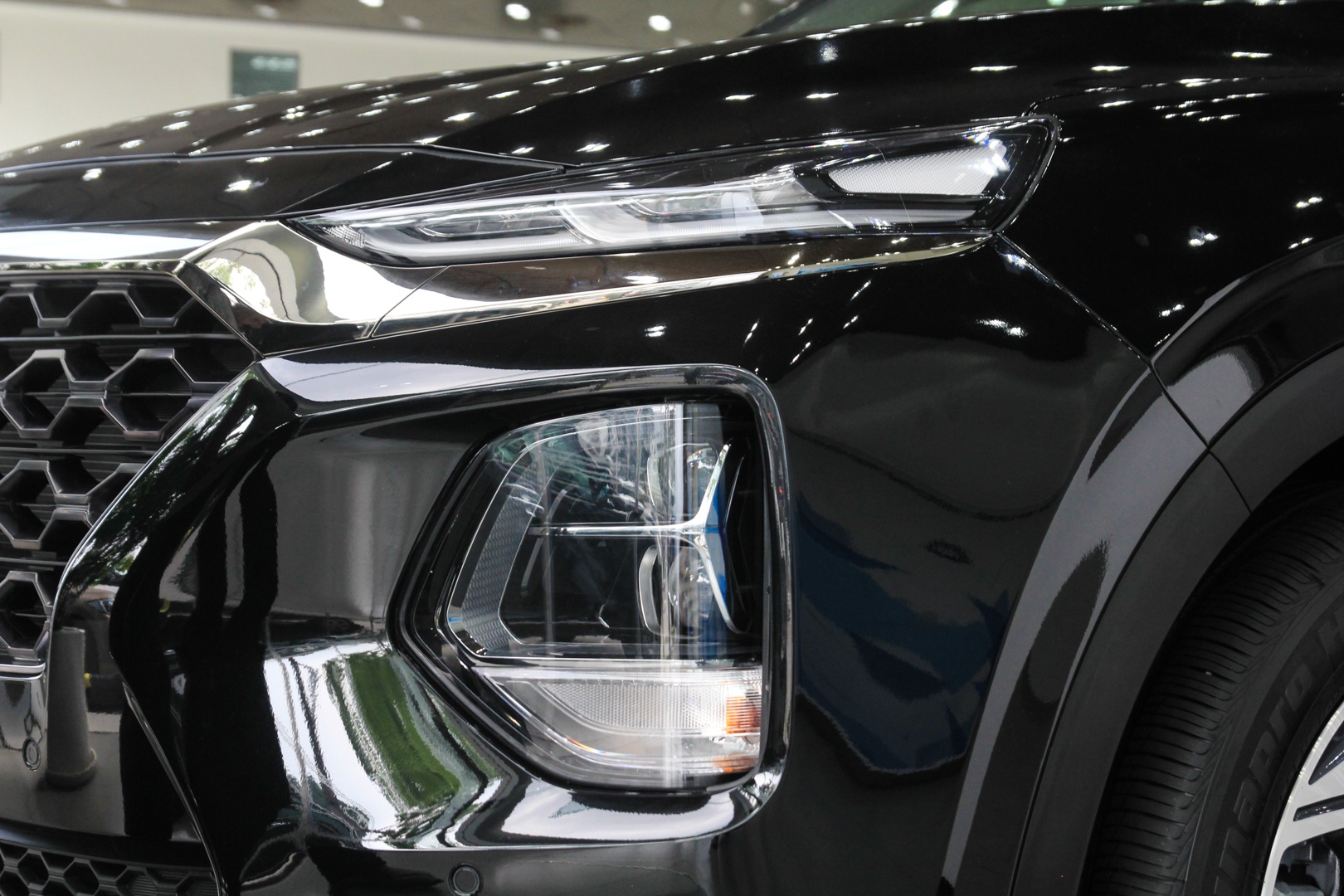 Hyundai SantaFe xuat hien tai SG anh 3