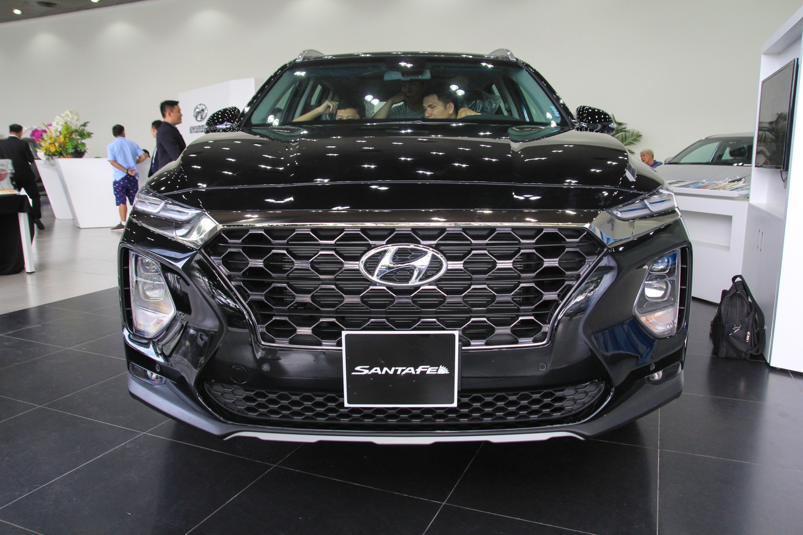 Hyundai SantaFe xuat hien tai SG anh 2