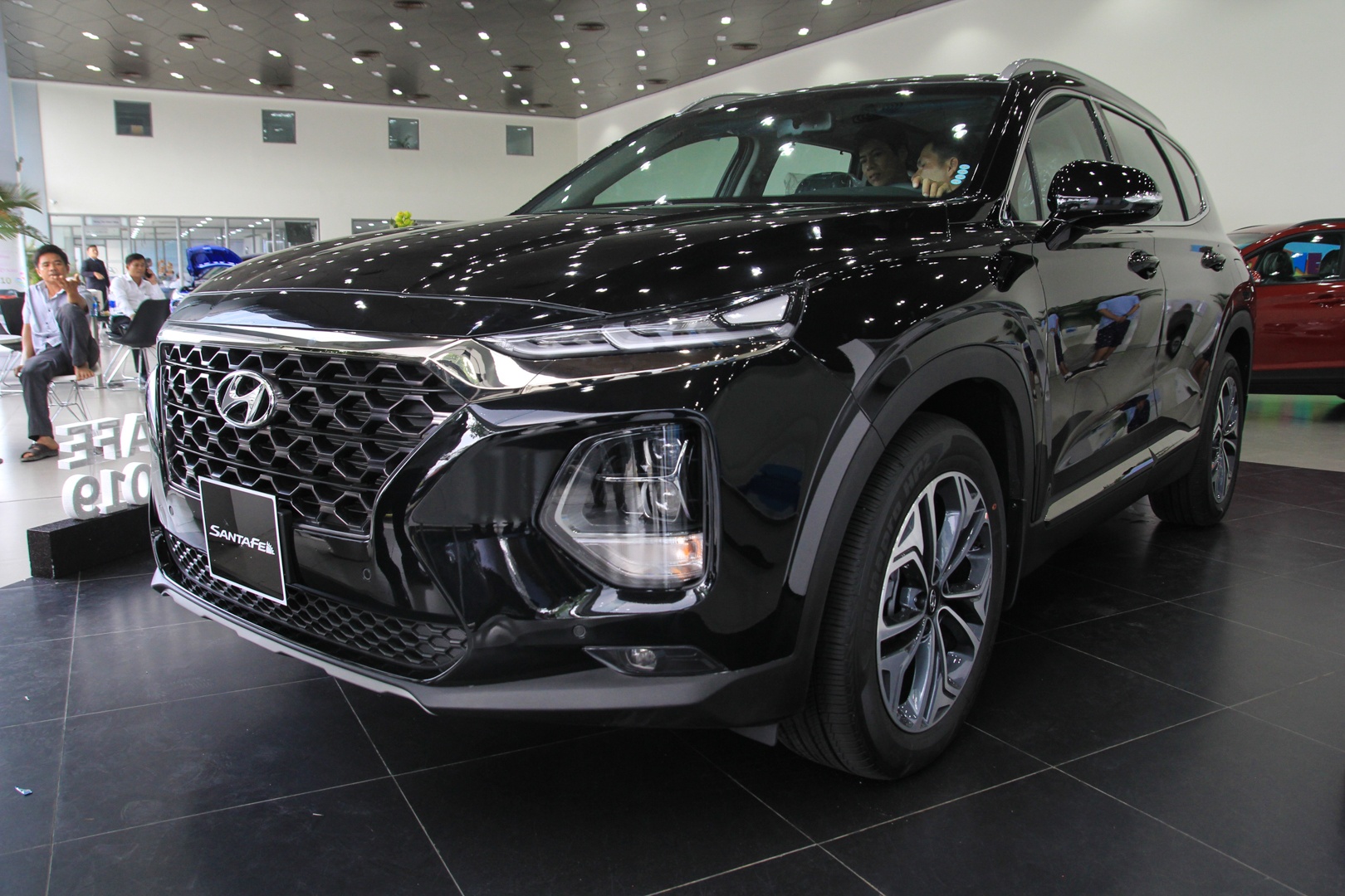 Nguoi dung phan ung cat xen SantaFe 2019, Hyundai Thanh Cong noi gi? hinh anh