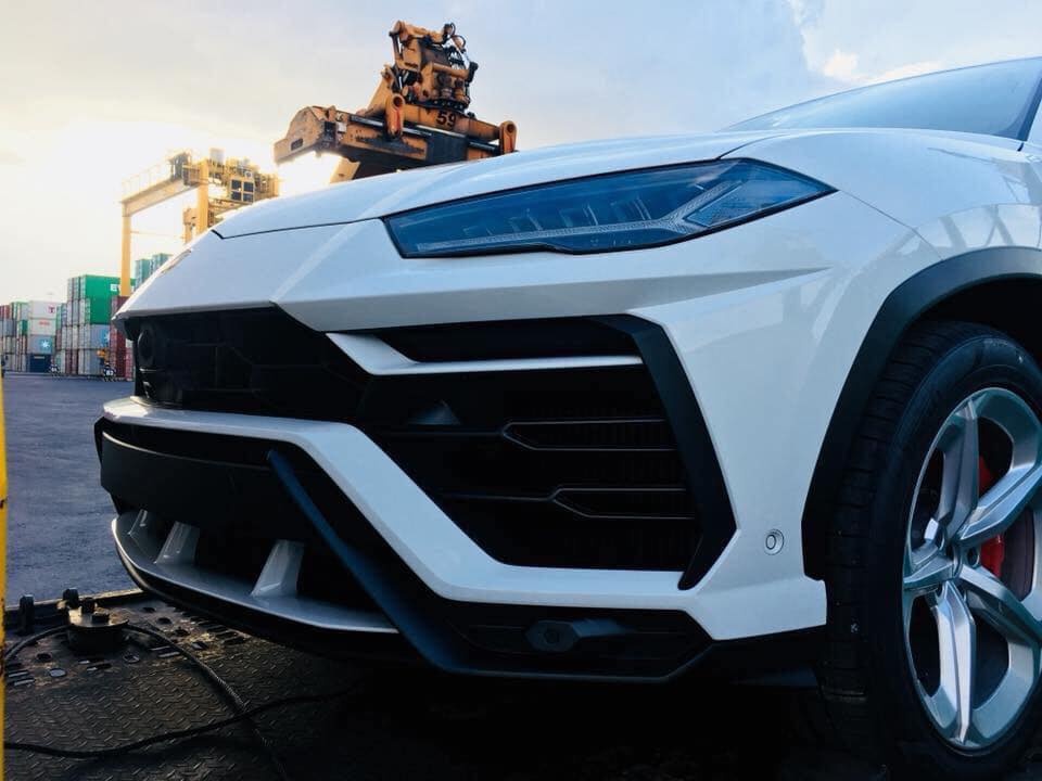 Minh 'nhua' mua Lamborghini Urus anh 2