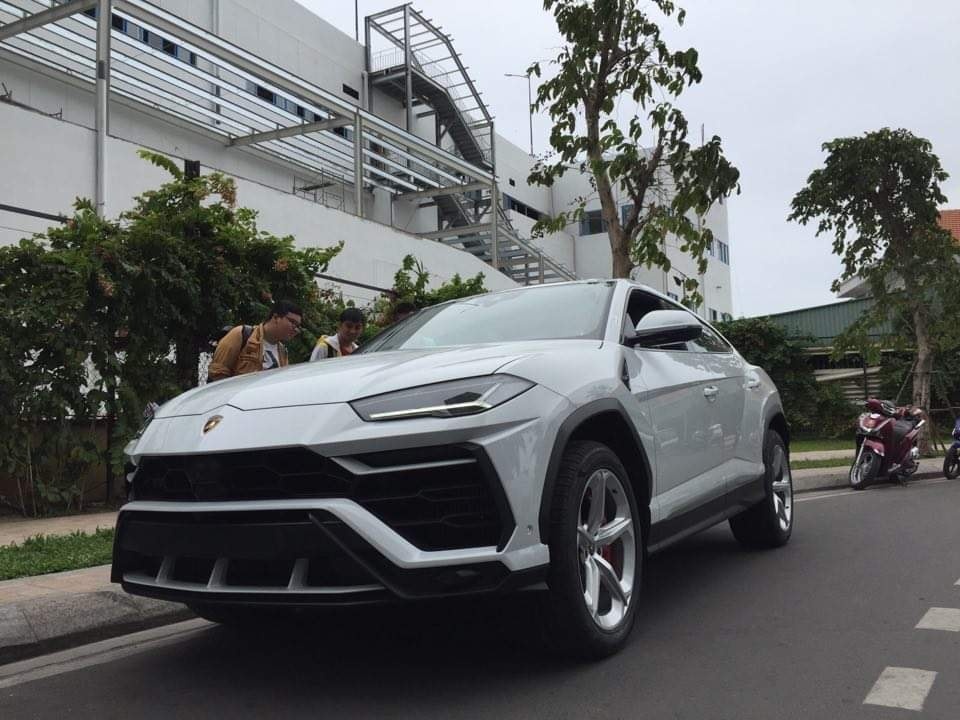 Lamborghini Urus dau tien o Viet Nam ve tay dai gia Minh 'nhua' hinh anh