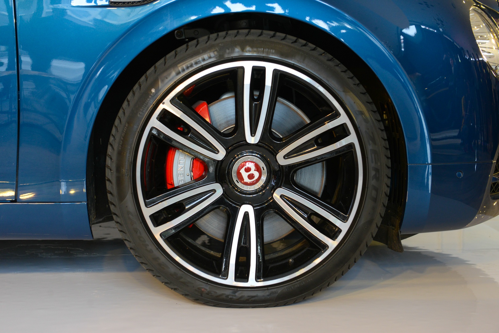 Bentley Flying Spur V8 S o VN anh 3