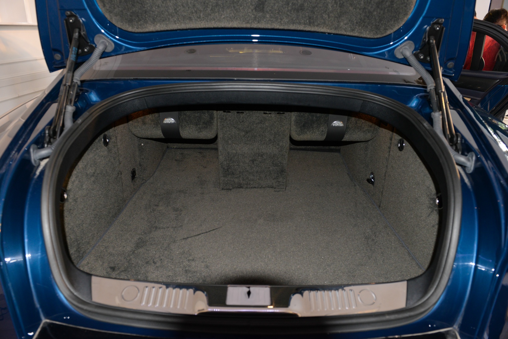 Bentley Flying Spur V8 S o VN anh 7