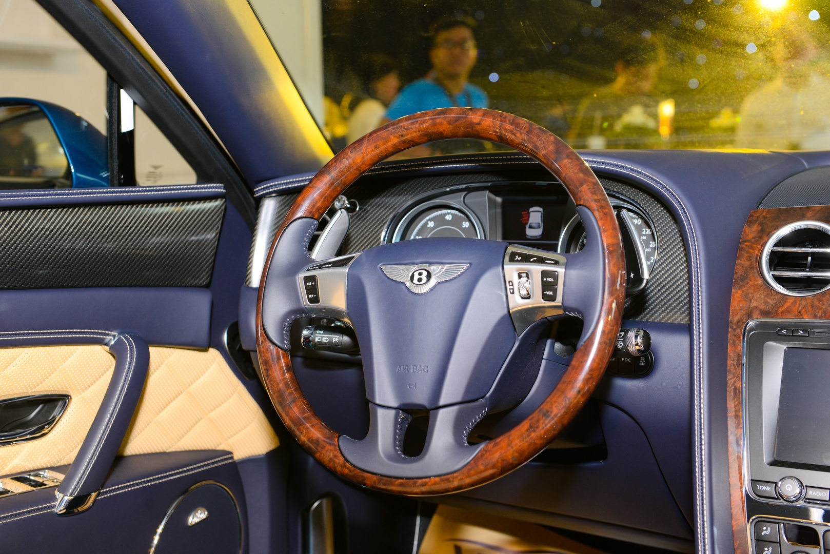 Bentley Flying Spur V8 S o VN anh 9