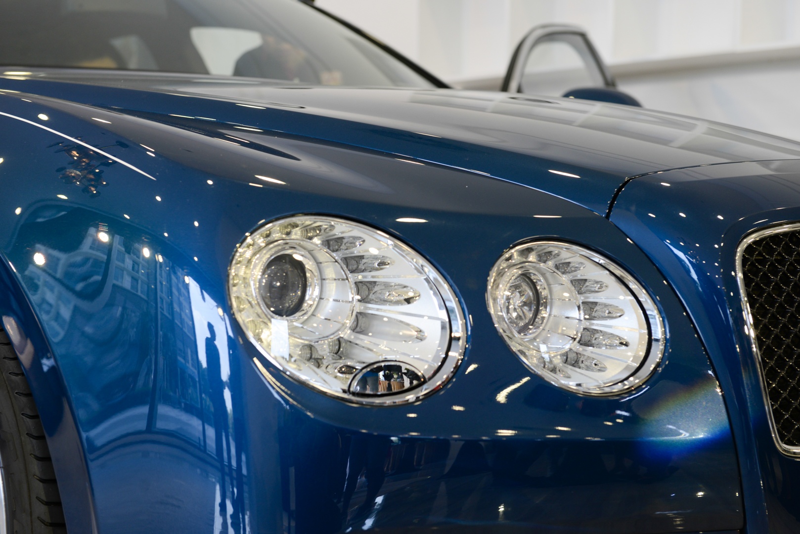 Bentley Flying Spur V8 S o VN anh 11