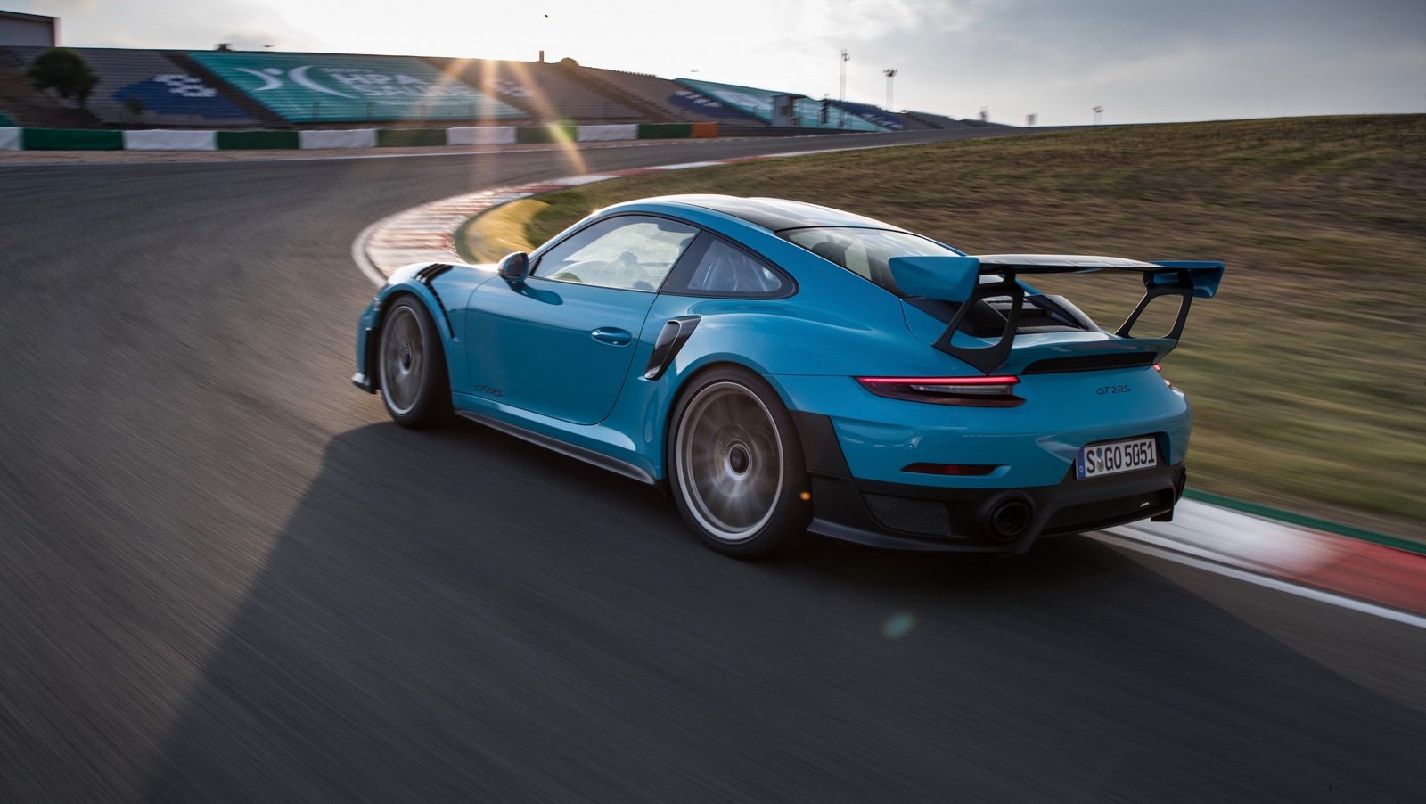 Porsche 911 GT2 RS nang cap anh 7