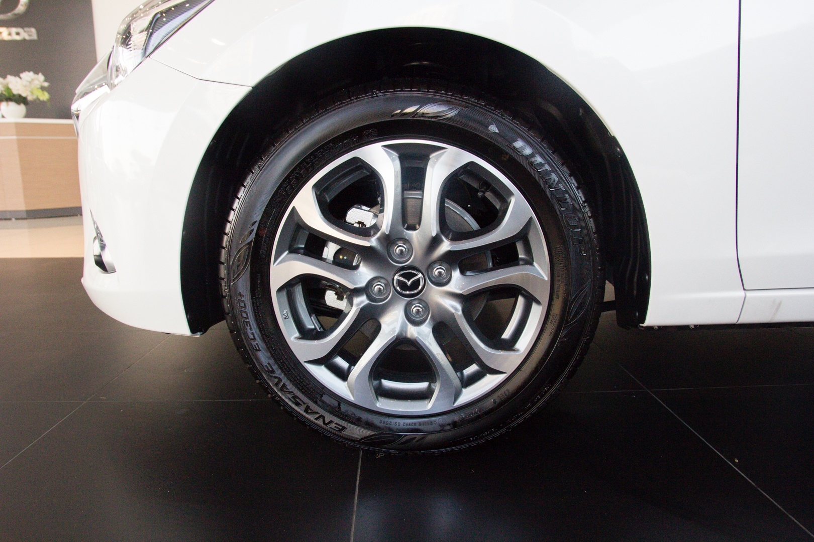 Mazda2 moi ve dai ly anh 4