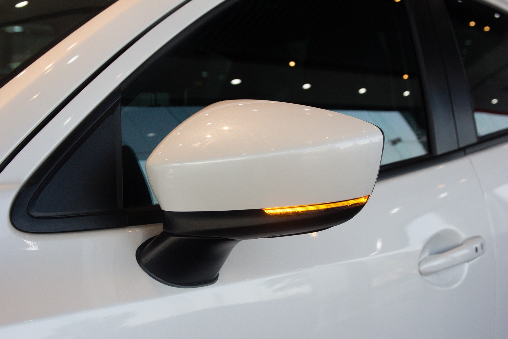 Mazda2 moi ve dai ly anh 5