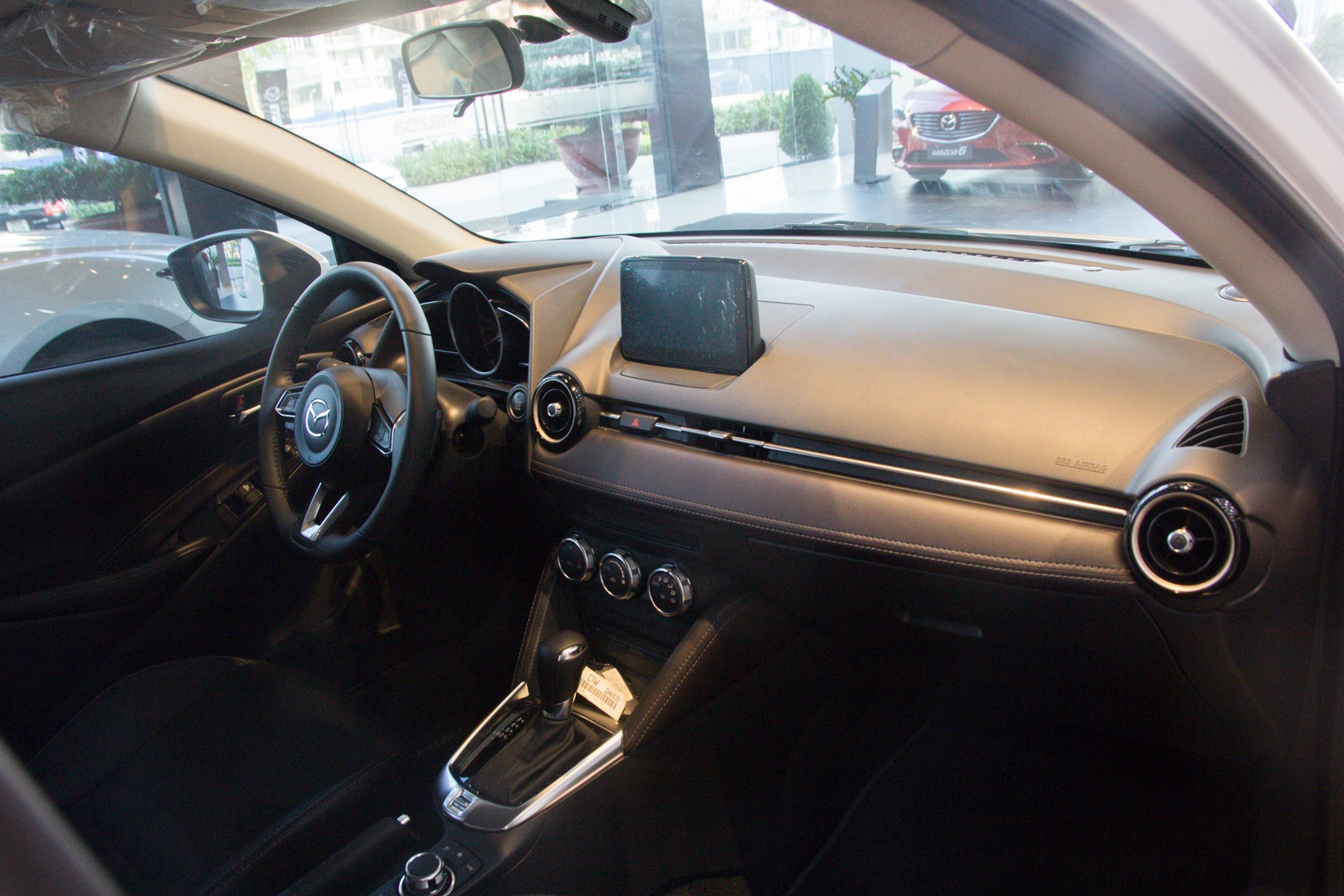 Mazda2 moi ve dai ly anh 6