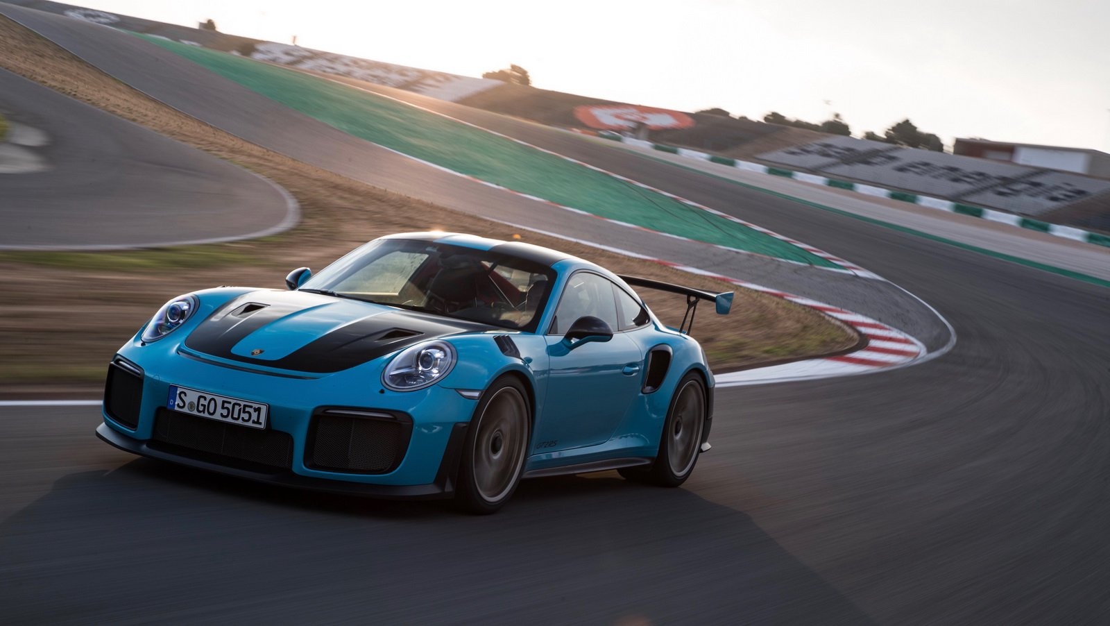 Porsche 911 GT2 RS nang cap anh 5