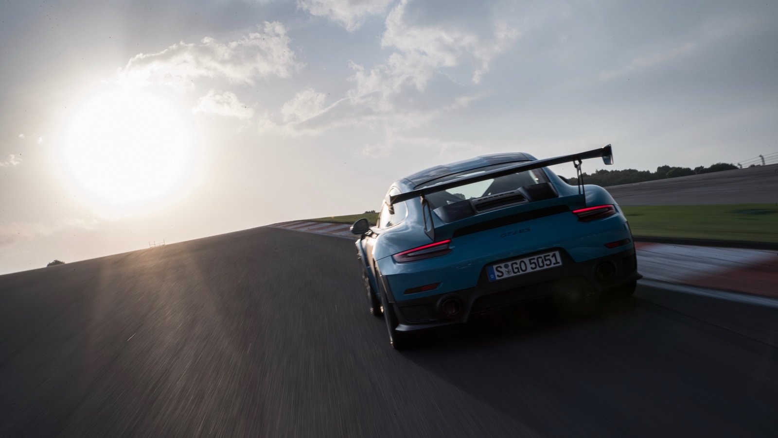 Porsche 911 GT2 RS nang cap anh 6