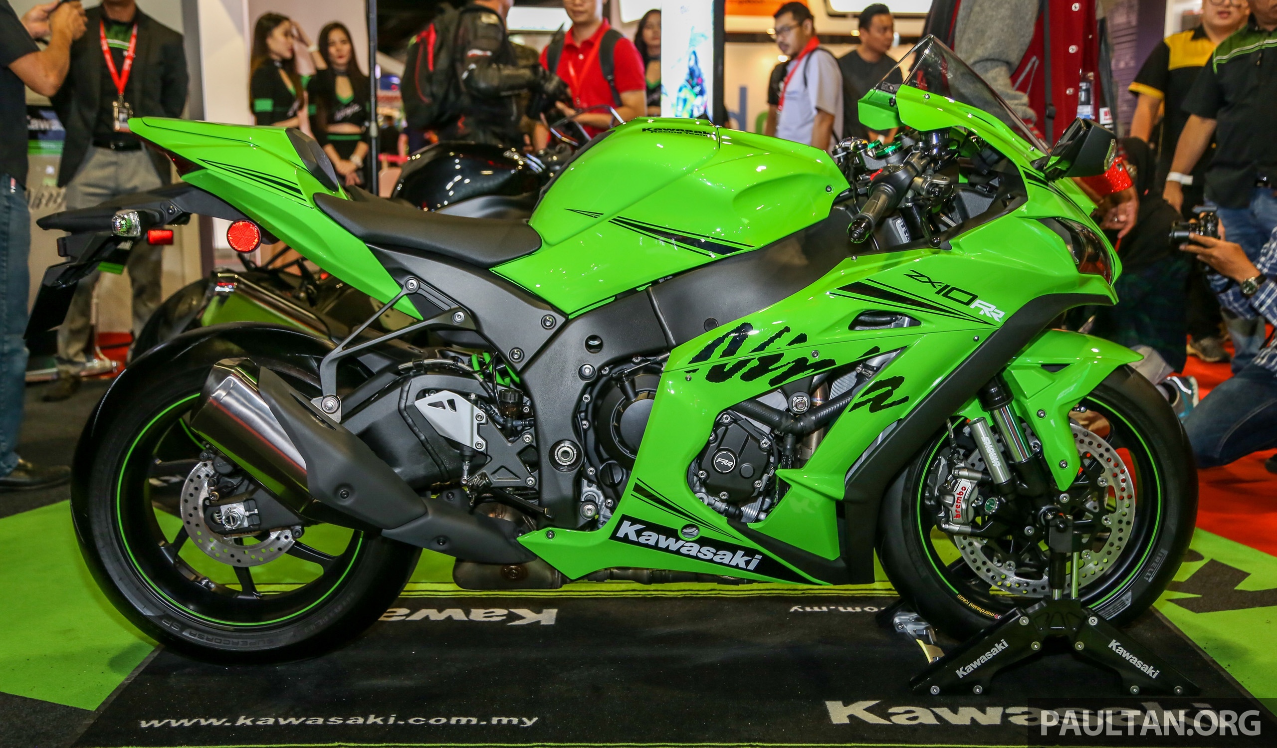 Kawasaki Ninja ZX-10RR va ZX-6R 2019 cap ben Dong Nam A hinh anh