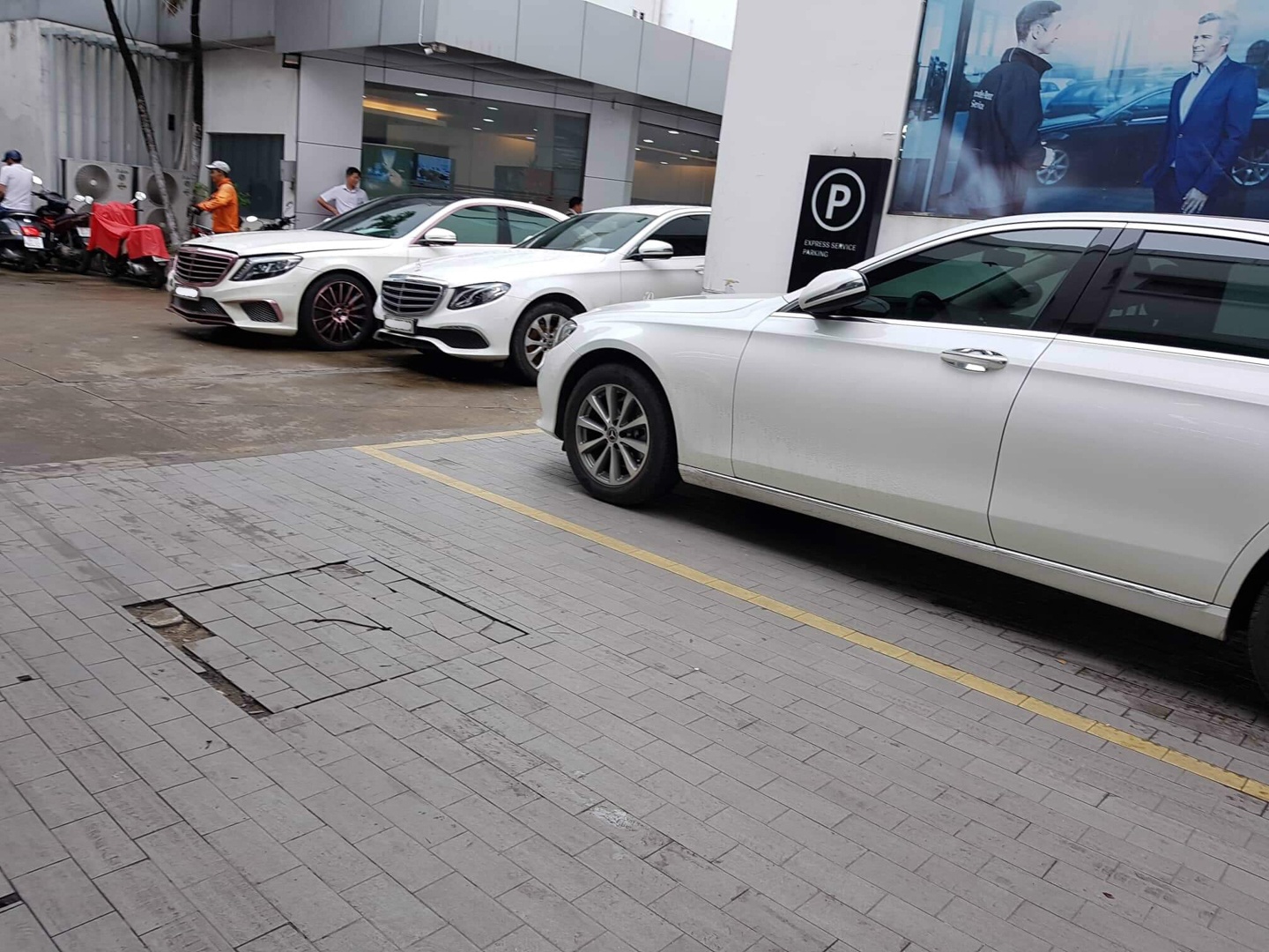 Ôtô chết máy, thủy kích vì bão số 9 ảnh 3 Oto chet may, thuy kich vi bao so 9 anh 3