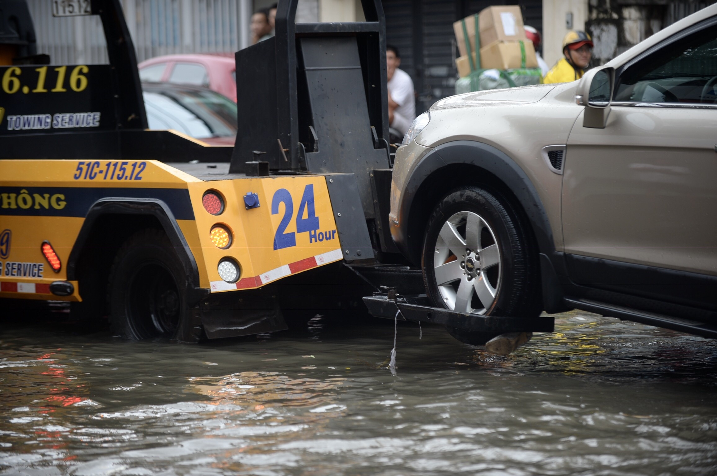 Ôtô chết máy, thủy kích vì bão số 9 ảnh 1 Oto chet may, thuy kich vi bao so 9 anh 1