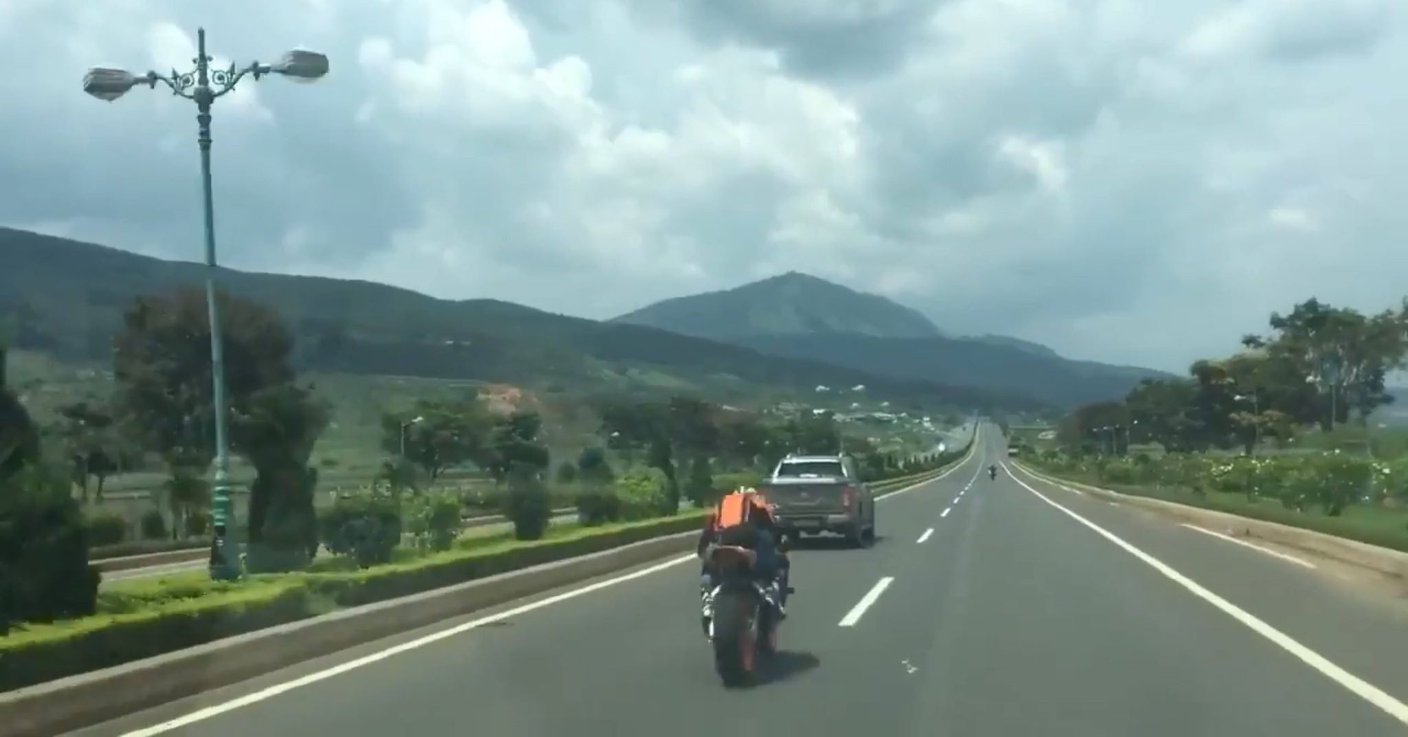 Nổi ám ảnh mang tên 'phượt thủ' ảnh 2 Noi am anh mang ten 'phuot thu' anh 2