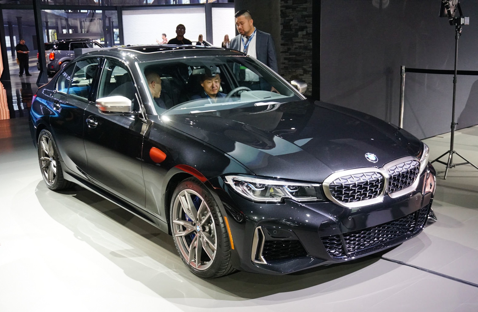 Bo doi BMW M340i 2020 ra mat, ban ra he nam sau hinh anh