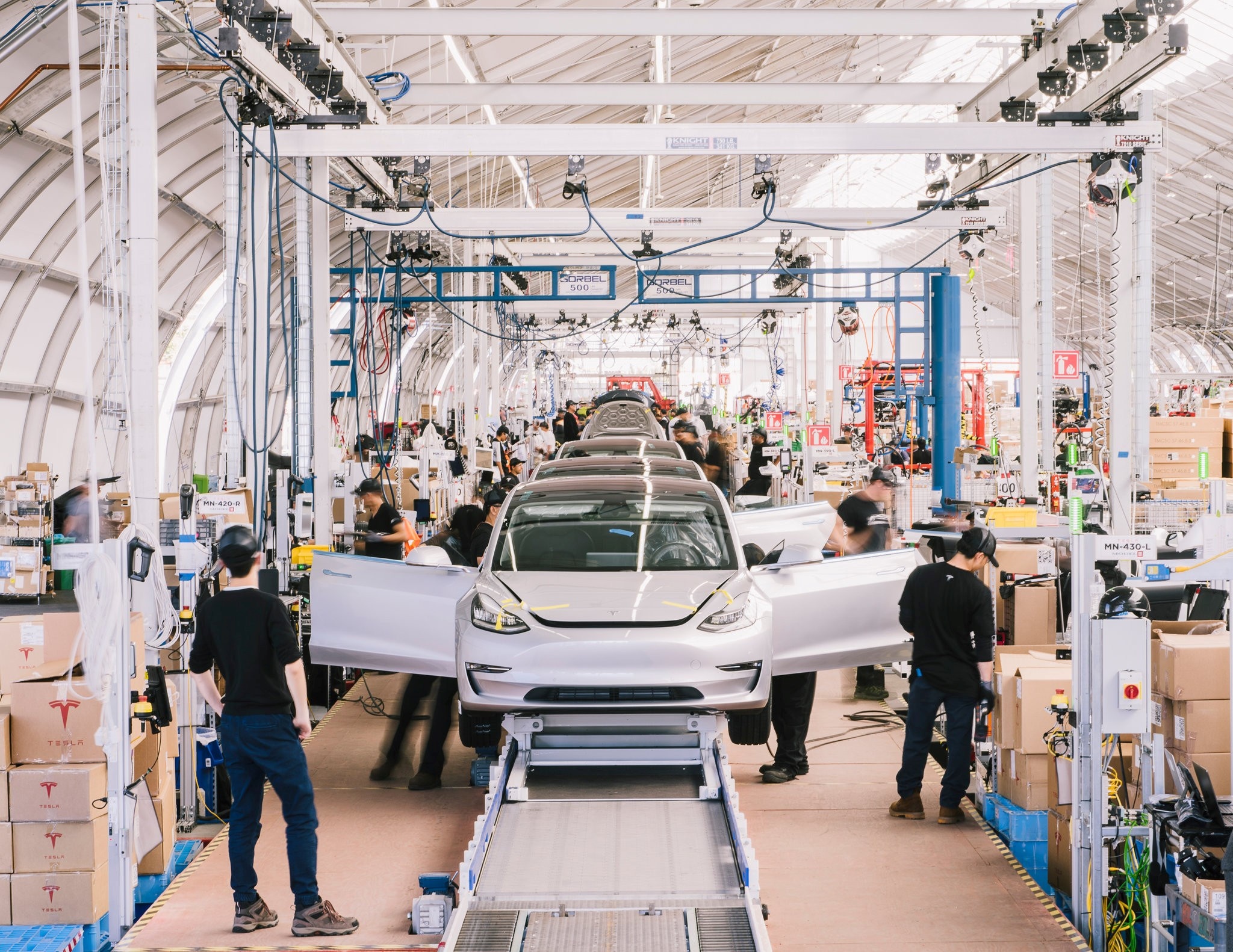 Model 3 gia 35.000 USD, Tesla san xuat mat 38.000 USD hinh anh