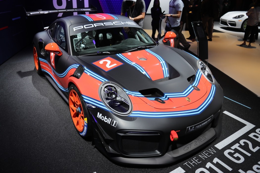 Porsche 911 GT2 RS Clubsport ra mat anh 2