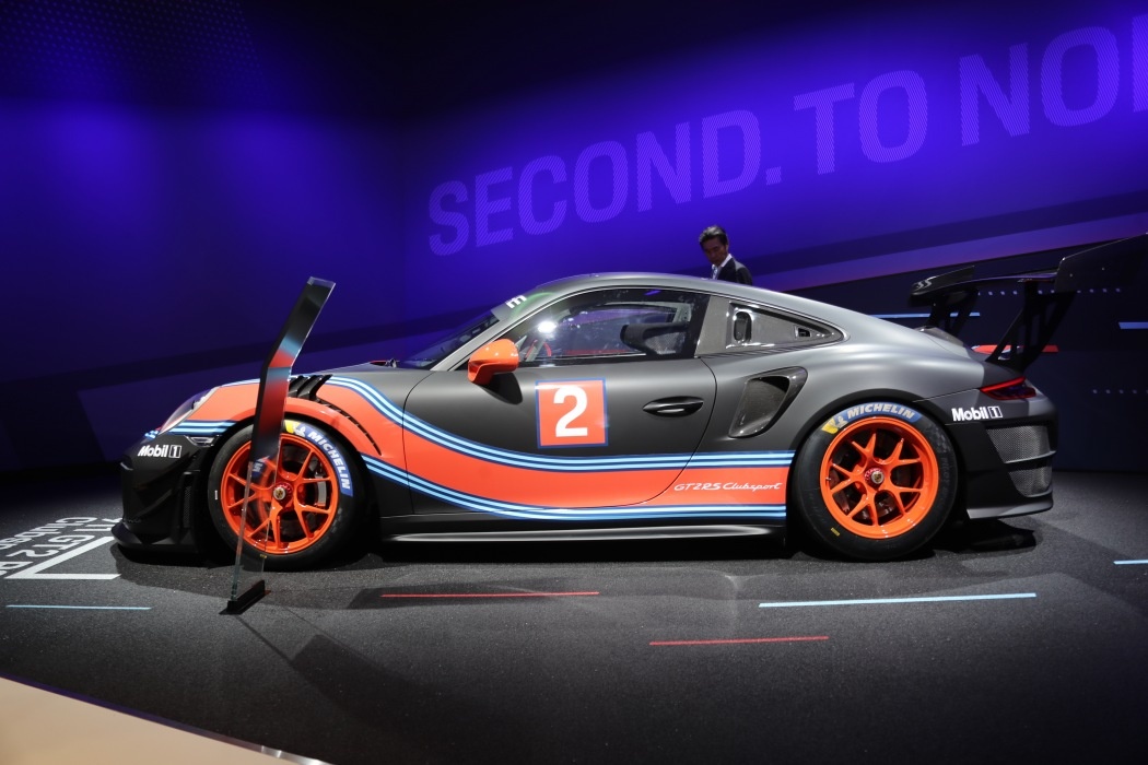 Porsche 911 GT2 RS Clubsport ra mat anh 9