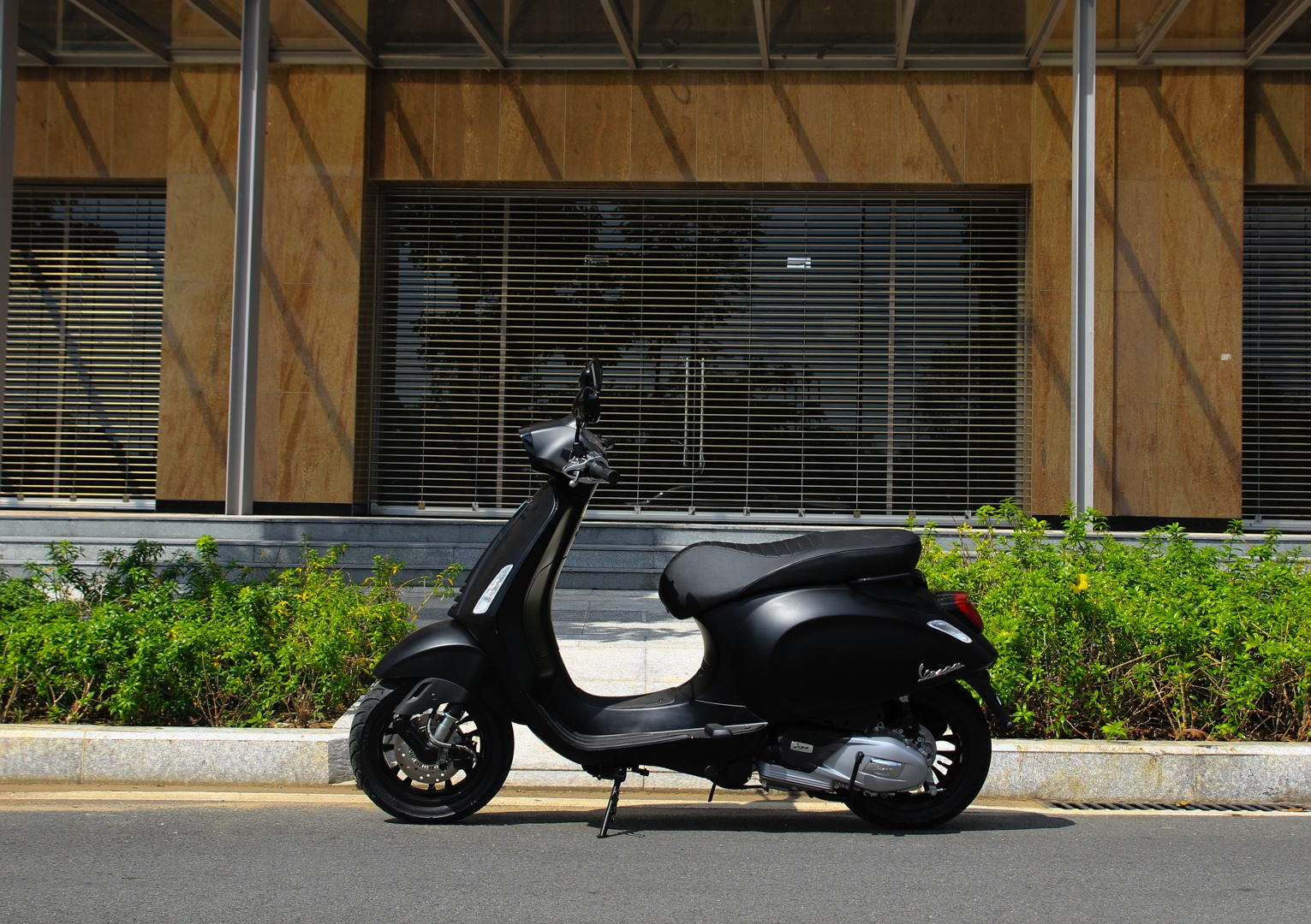 Chi tiet Vespa Sprint Notte anh 12