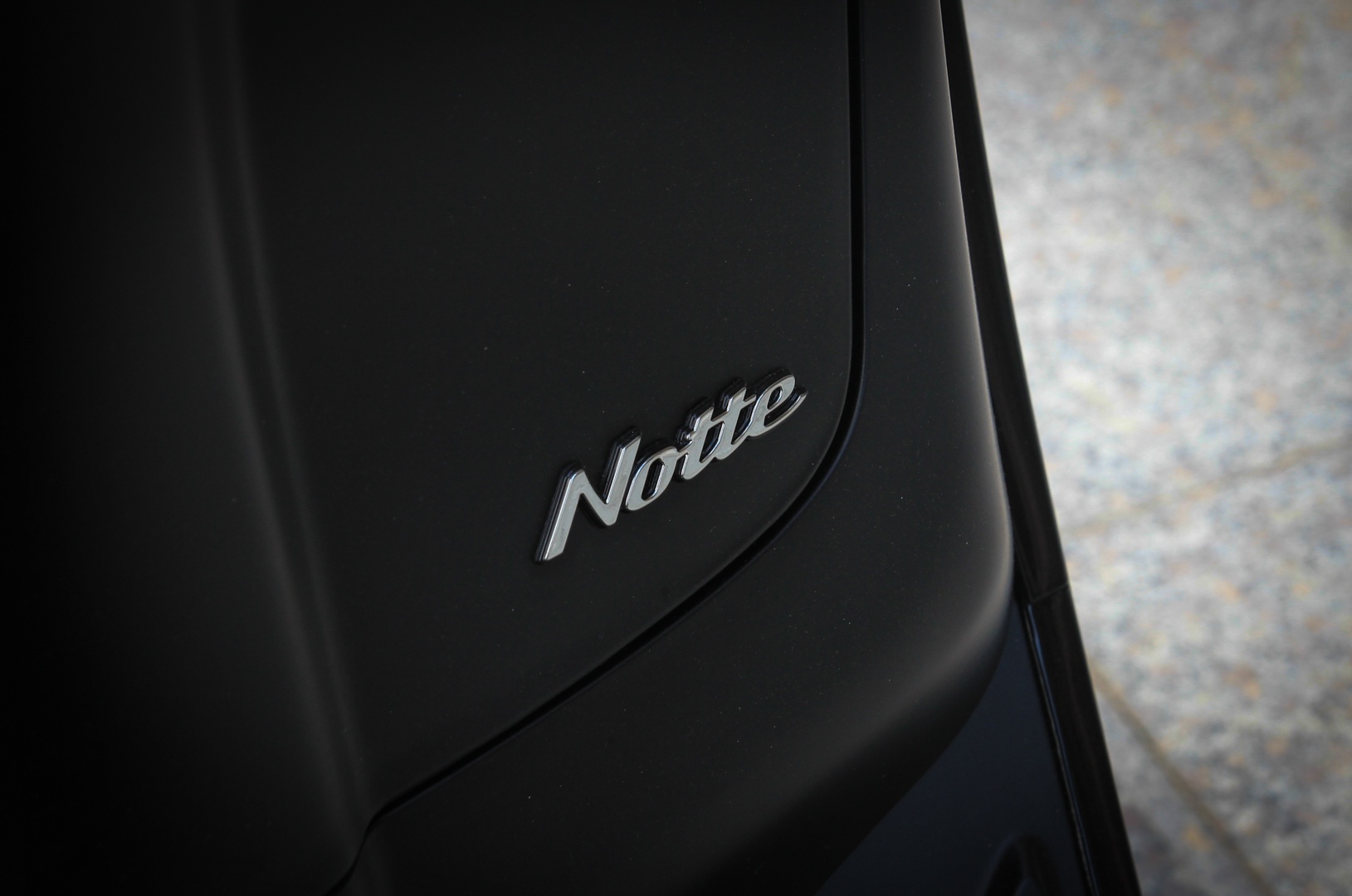 Chi tiet Vespa Sprint Notte anh 11