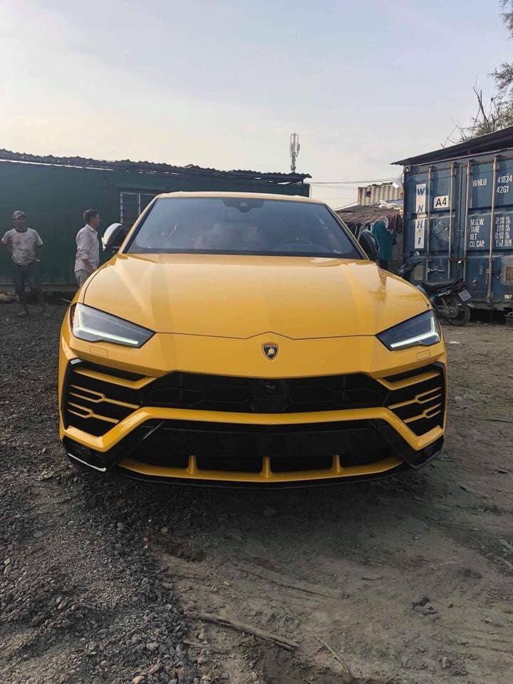 SUV Lamborghini Urus màu vàng về Việt Nam ảnh 2 SUV Lamborghini Urus mau vang ve Viet Nam anh 2