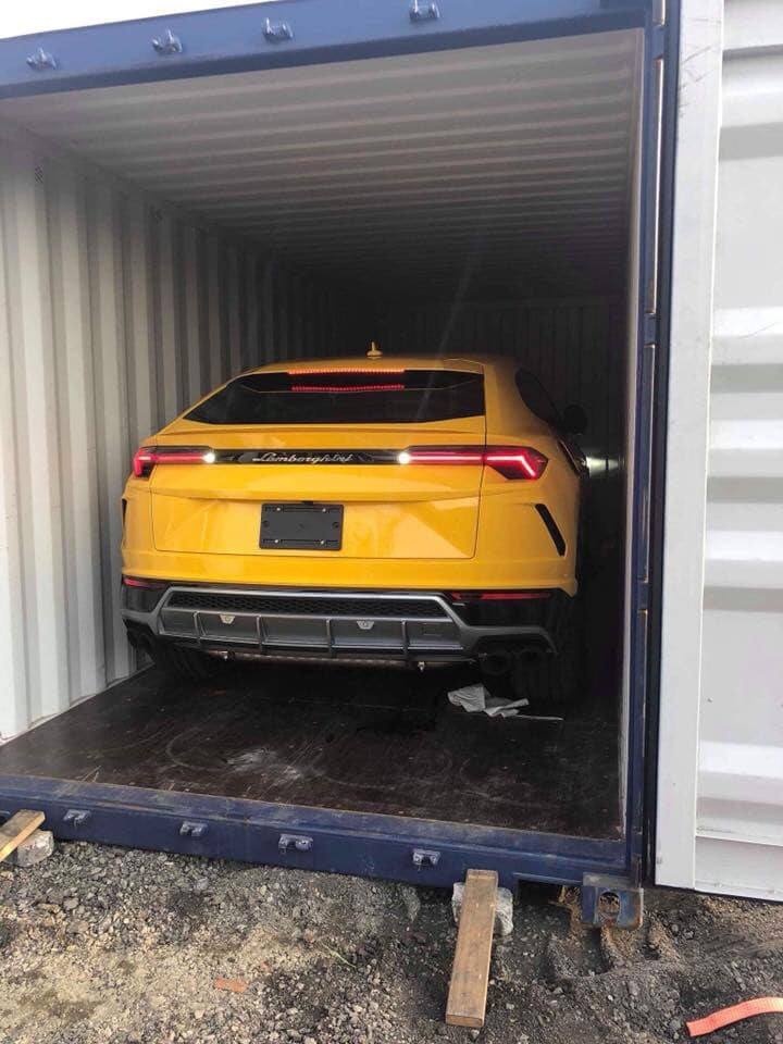 SUV Lamborghini Urus màu vàng về Việt Nam ảnh 3 SUV Lamborghini Urus mau vang ve Viet Nam anh 3