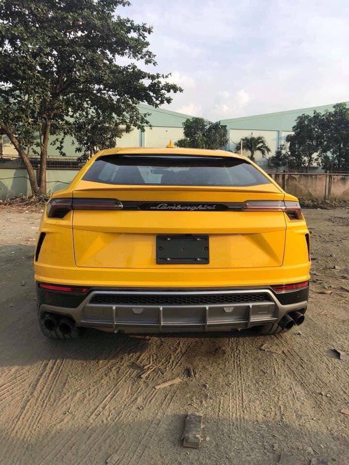 SUV Lamborghini Urus màu vàng về Việt Nam ảnh 4 SUV Lamborghini Urus mau vang ve Viet Nam anh 4