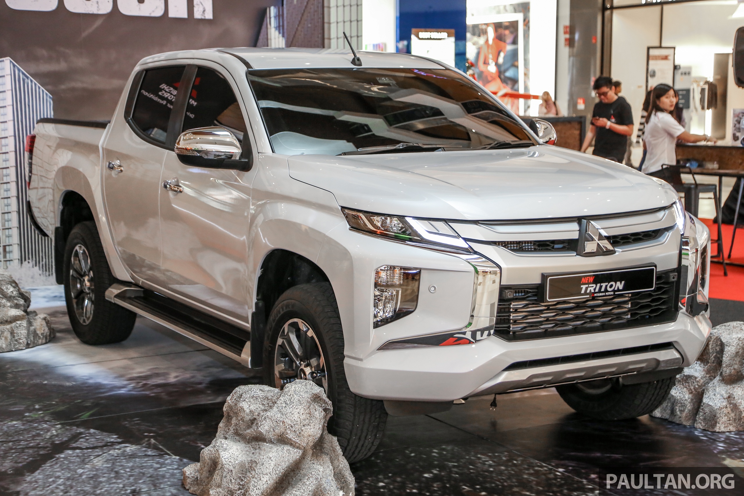 Mitsubishi Triton 2019 ban dia hinh anh 1