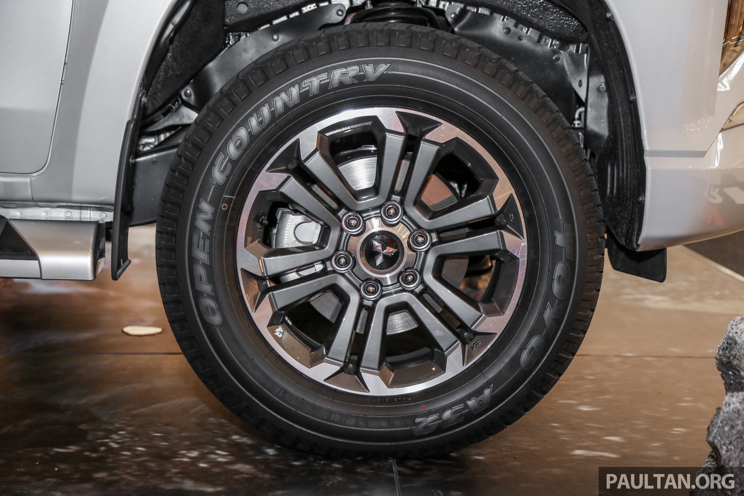 Mitsubishi Triton 2019 ban dia hinh anh 3