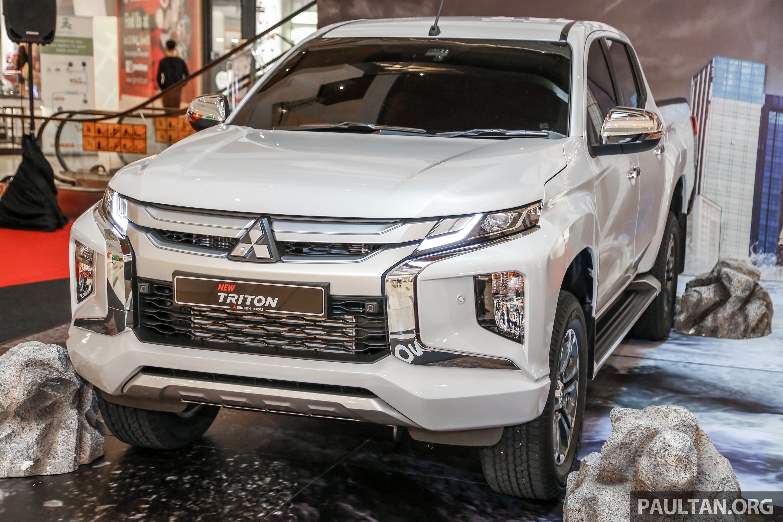 Mitsubishi Triton 2019 ban dia hinh anh 2