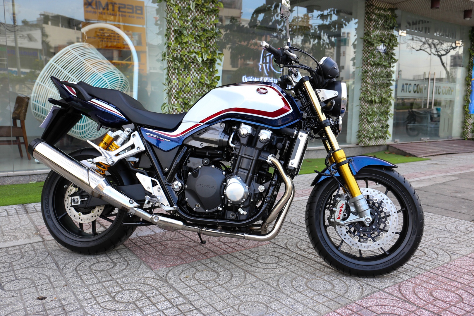 Honda CB1300 Super Four SP dau tien ve Viet Nam, gia 488 trieu dong hinh anh