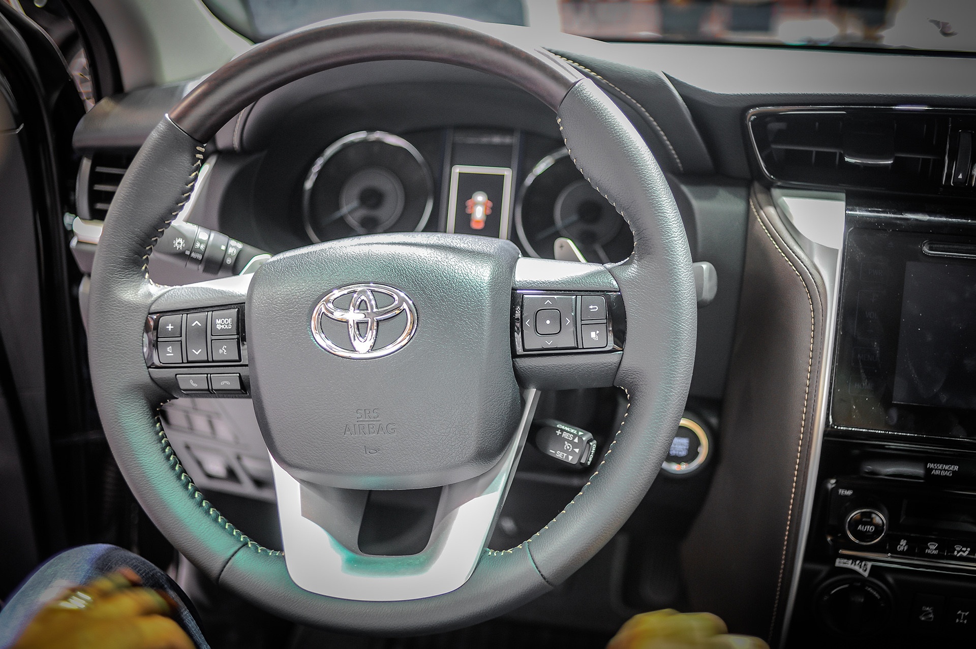 So sánh Toyota Fortuner và Nissan Terra ảnh 6 So sanh Toyota Fortuner va Nissan Terra anh 6