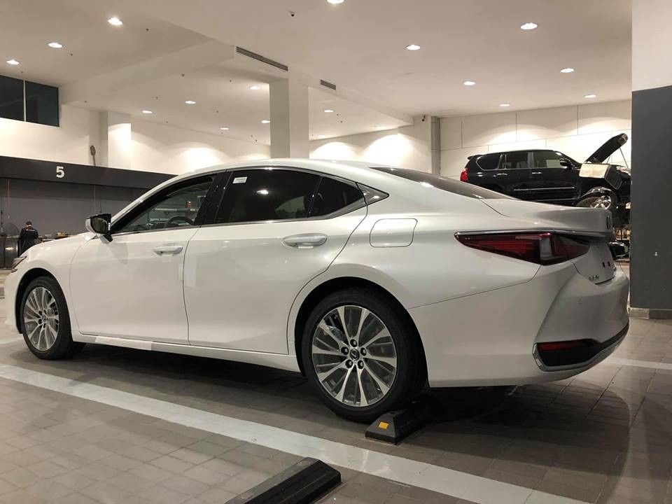 Lexus ES 250 ra mat tai VN anh 11