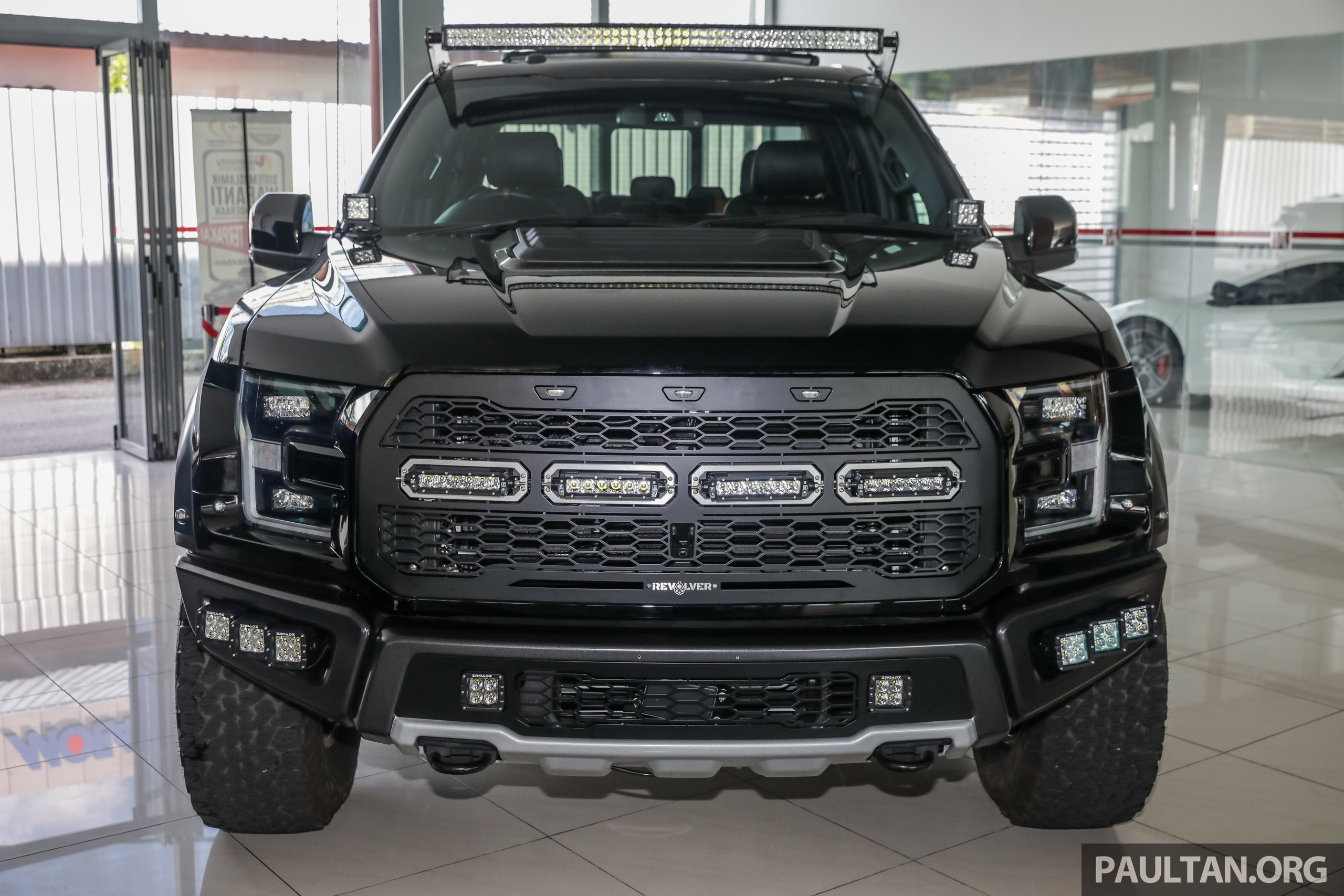 Ford F-150 lap rap tai Malaysia anh 1