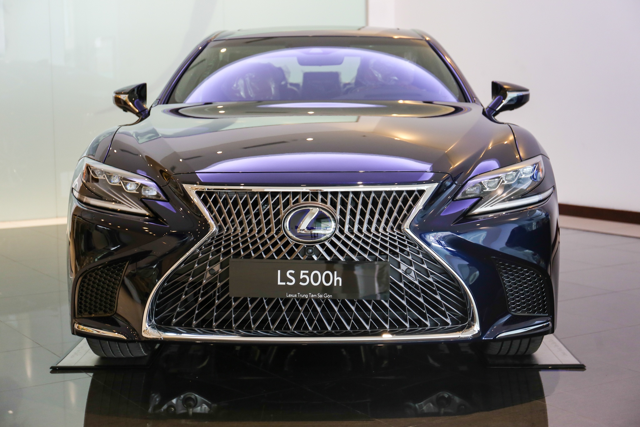 Chi tiet Lexus LS500h 2019 gia 8,75 ty dong vua ra mat o VN hinh anh