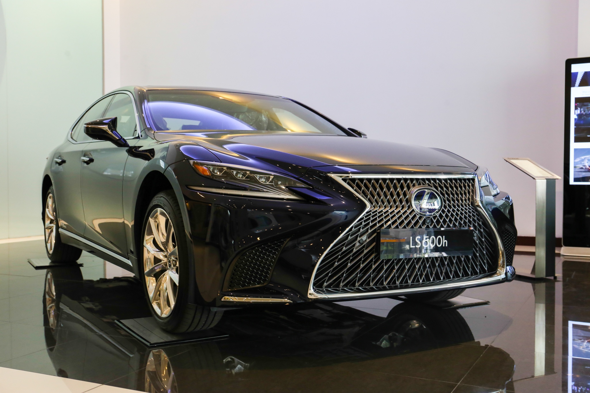 Lexus LS500 va LS500h ra mat anh 11