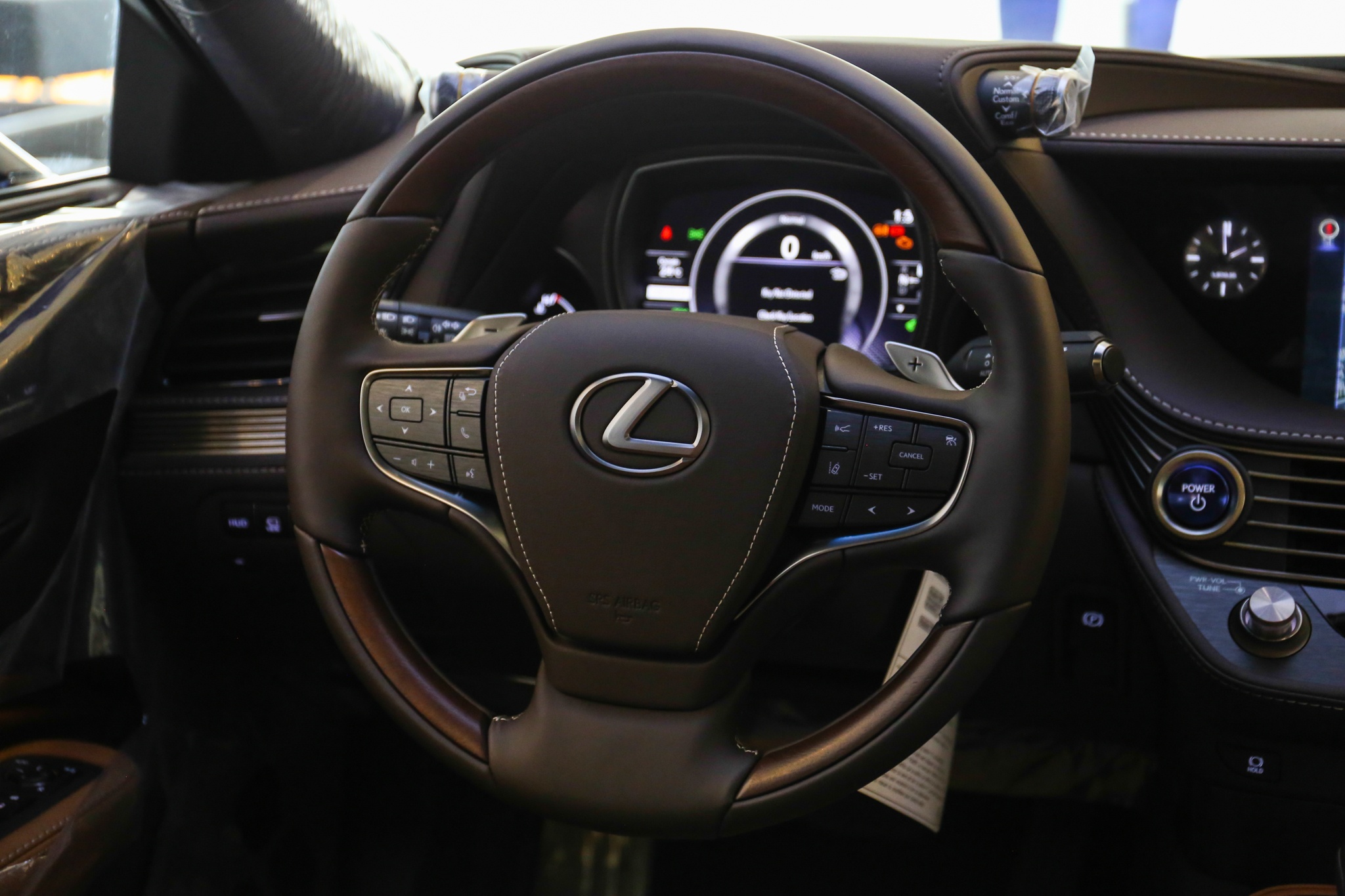 Lexus LS500 va LS500h ra mat anh 12