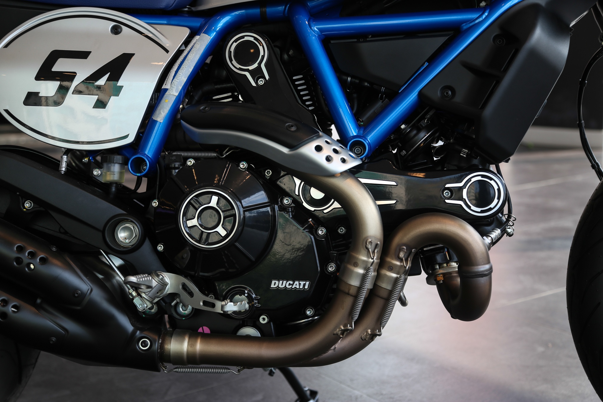 Ducati Scrambler Cafe Racer anh 10