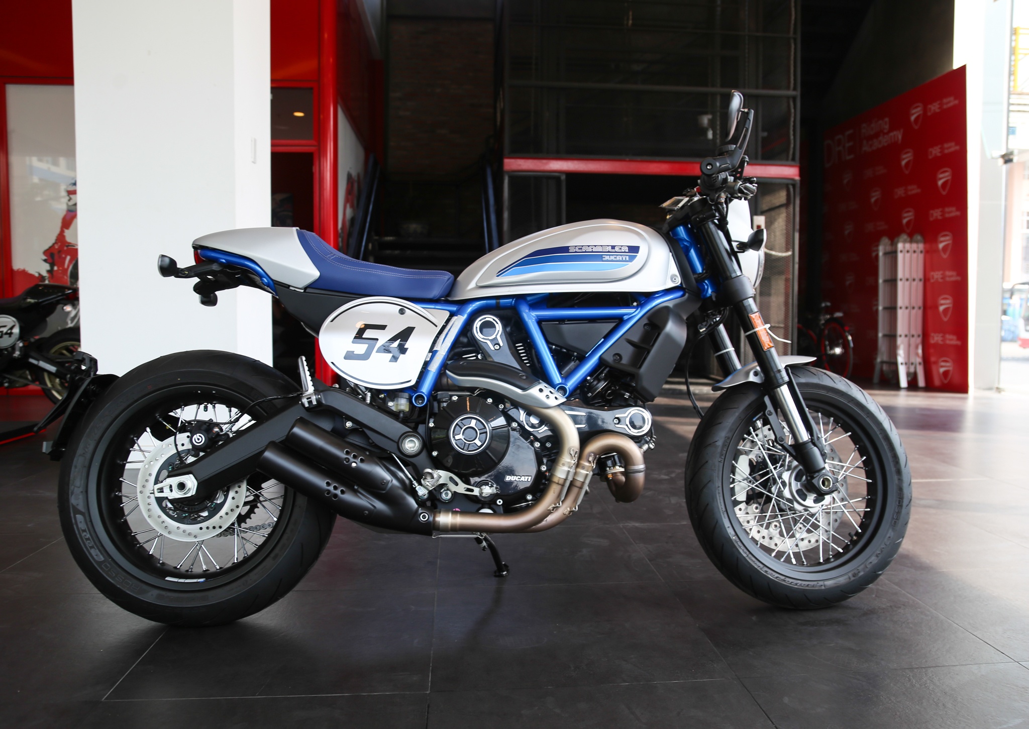 Ducati Scrambler Cafe Racer anh 8