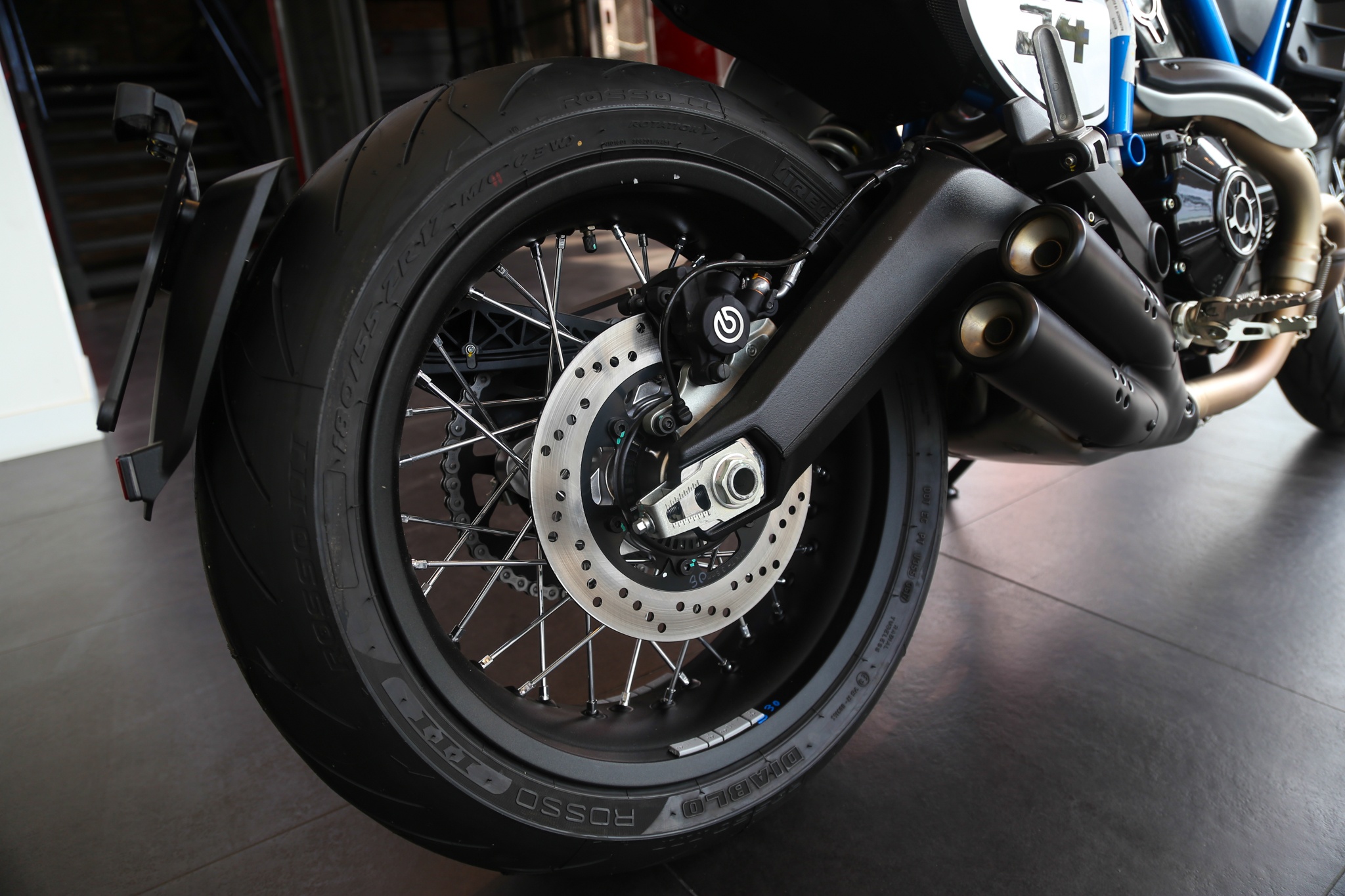 Ducati Scrambler Cafe Racer anh 9