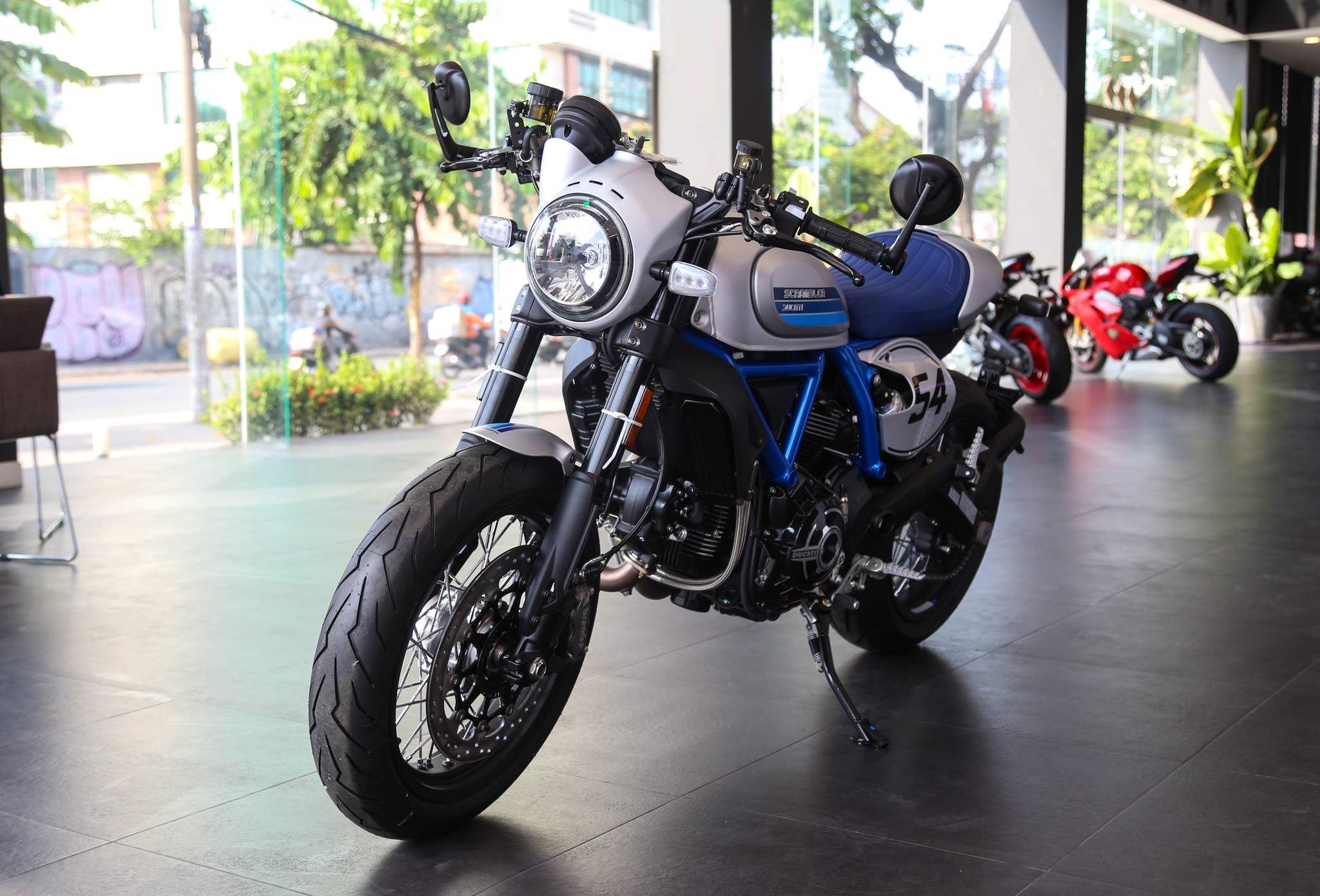 Ducati Scrambler Cafe Racer anh 1