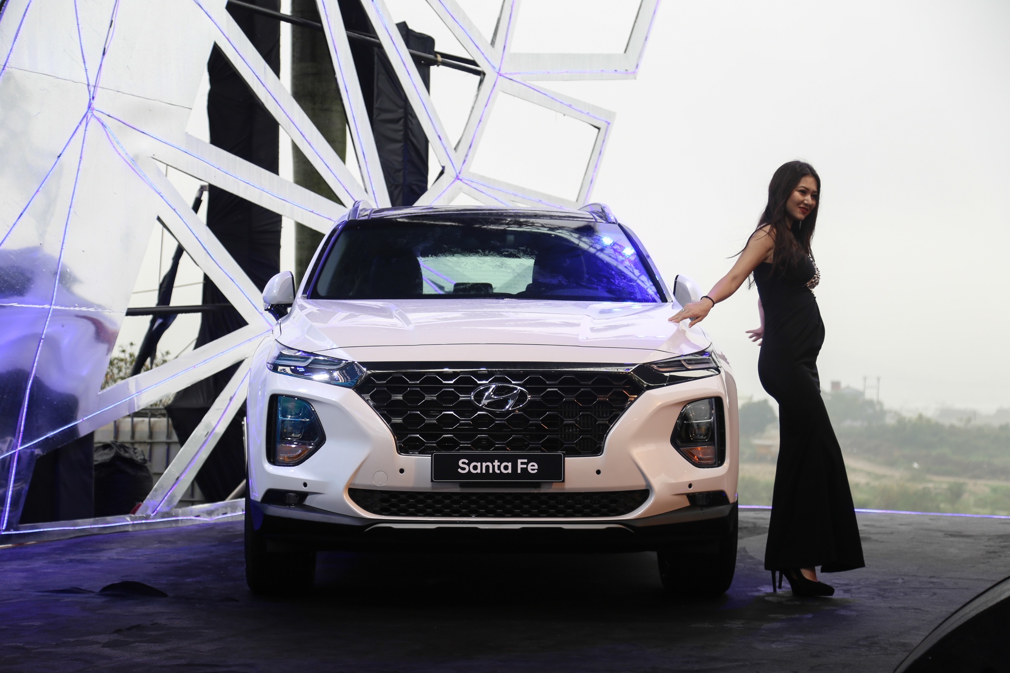 Hyundai Santa Fe 2019 ra mat tai VN, gia thap nhat 995 trieu dong hinh anh