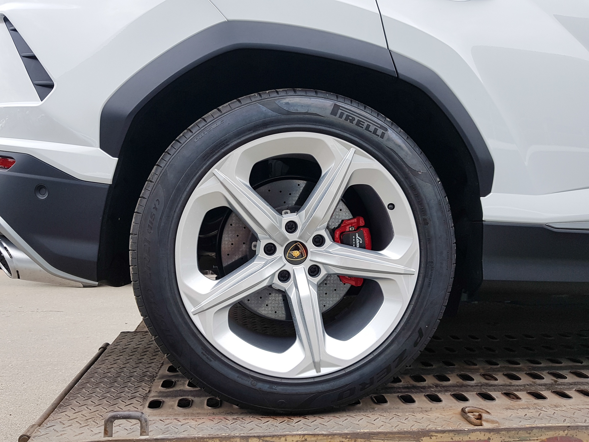 Lamborghini Urus ra bien tai VN anh 2