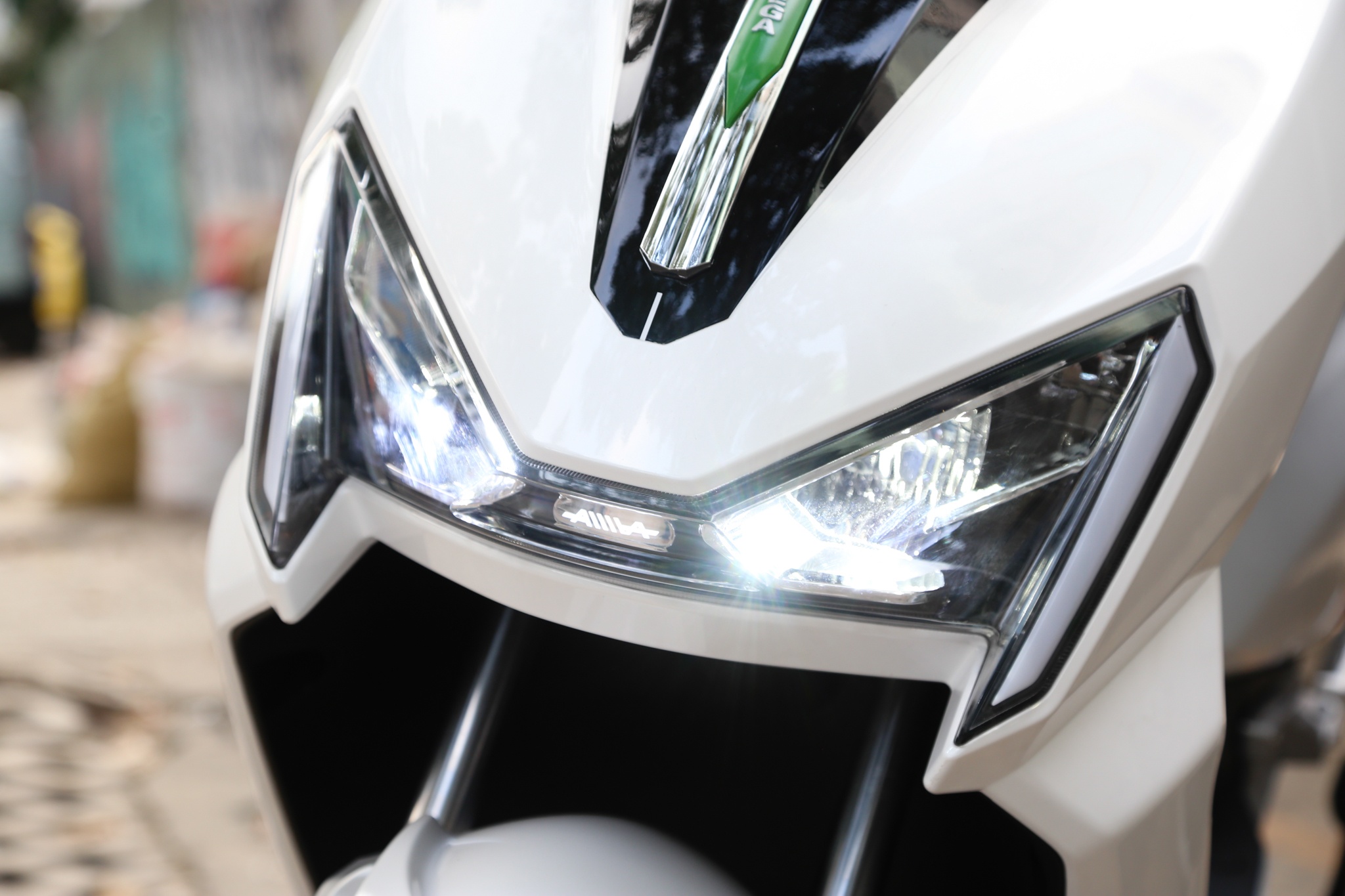 Xe may dien Pega ra mat anh 3