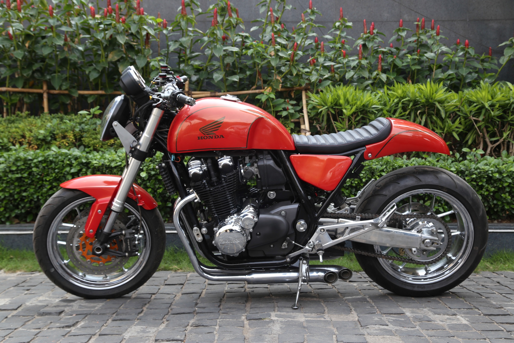 Honda CB1100 do phong cach lai Racer-Bob hinh anh