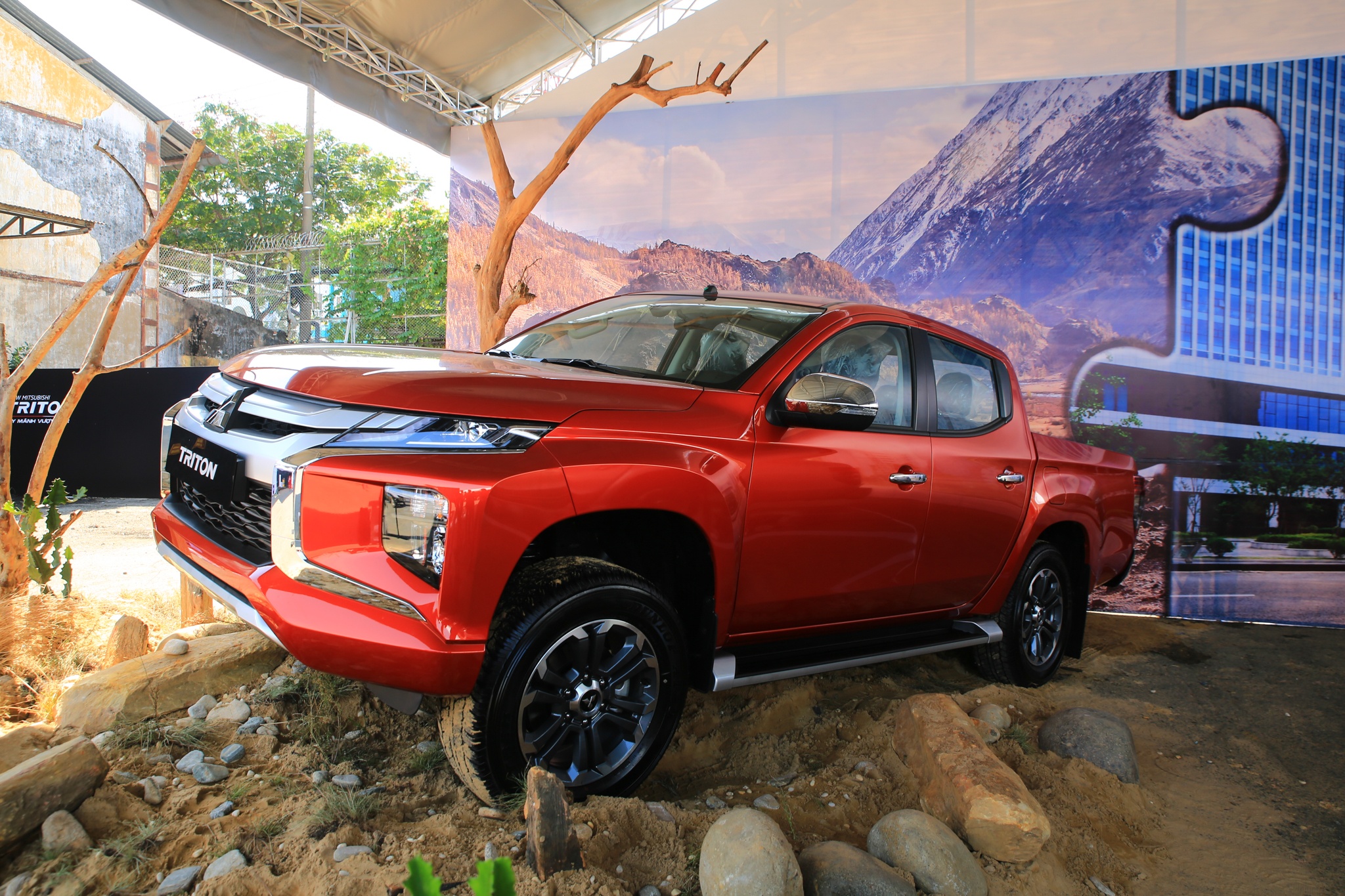 Chi tiet Mitsubishi Triton 2019 vua ve VN, doi thu cua Ford Ranger hinh anh