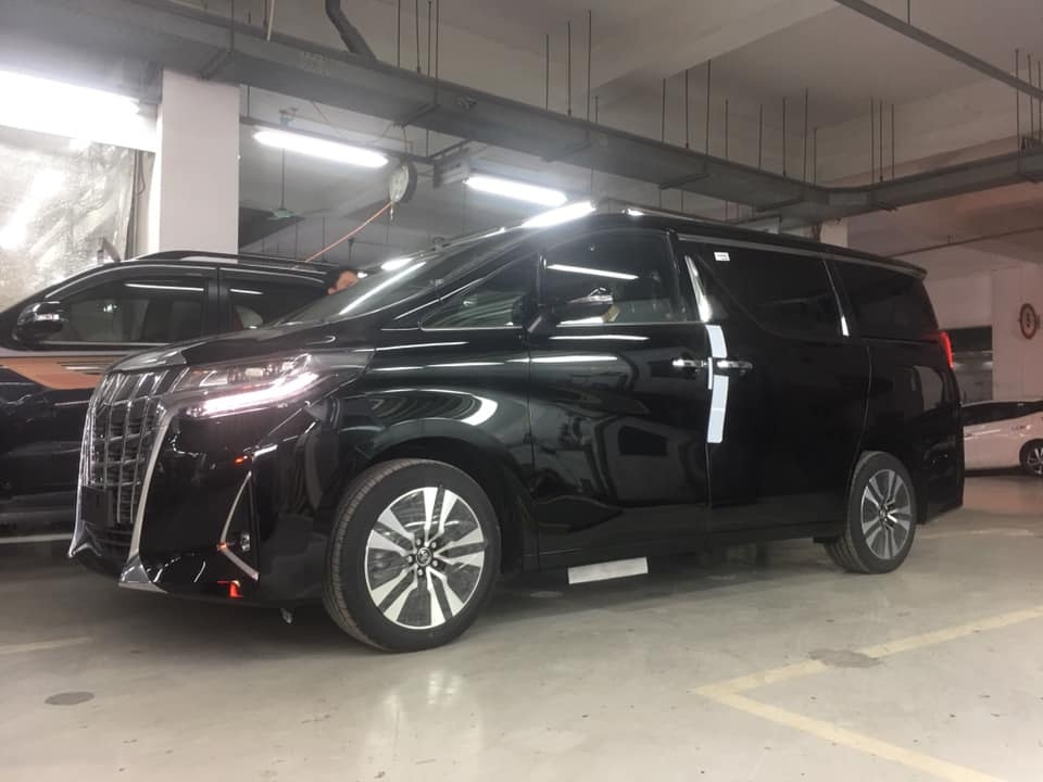'Chuyen co mat dat' Toyota Alphard 2019 tro lai, tang gia 500 trieu hinh anh